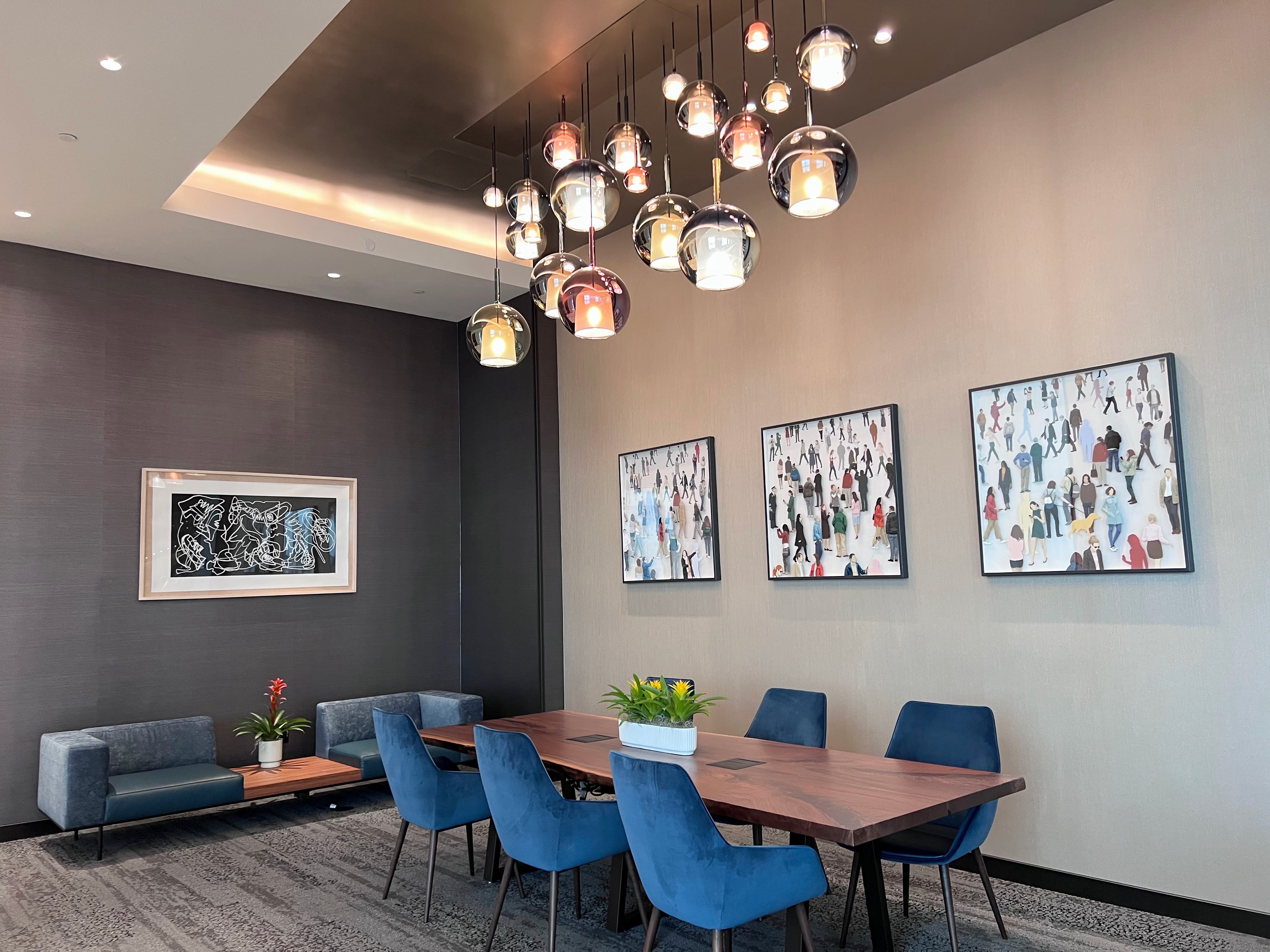 Delta Sky Club Atlanta work table