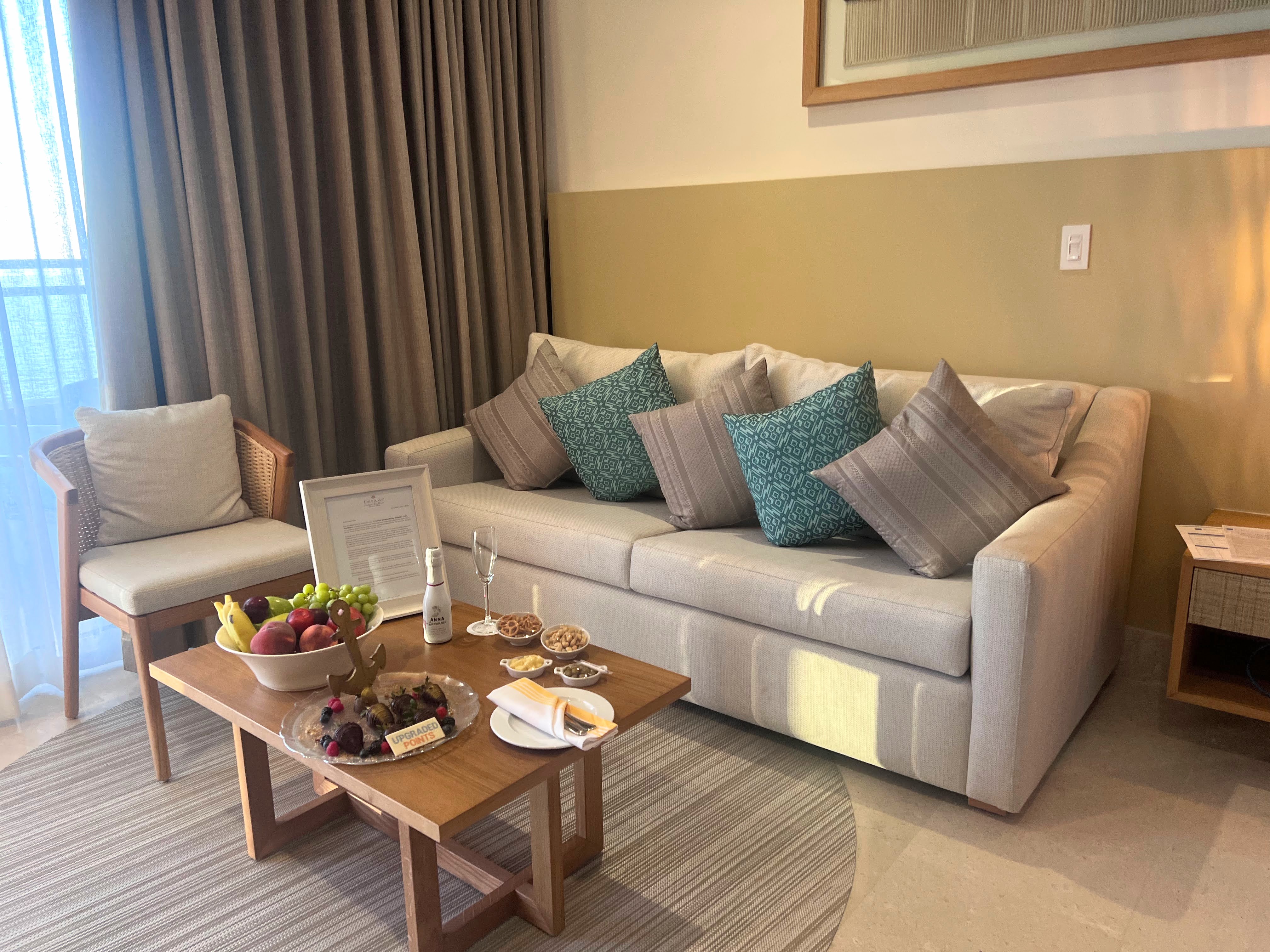 Dreams Mazatlan guest room sitting area