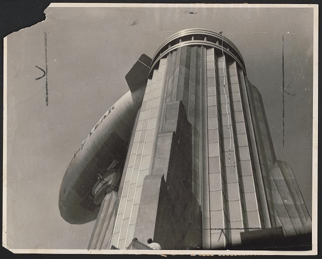 Empire State Building blimp 1931