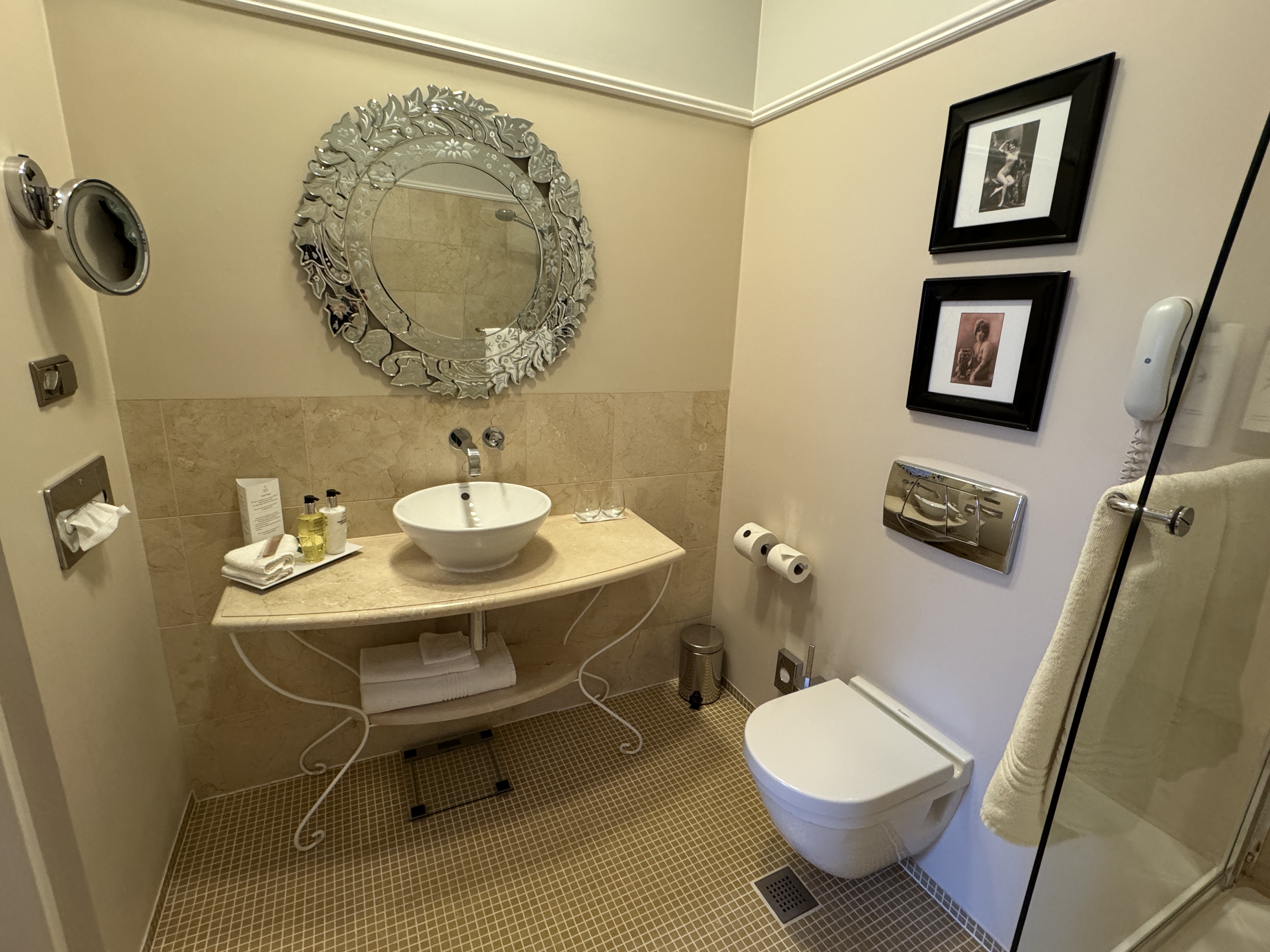 Hotel Telegraaf bathroom vanity