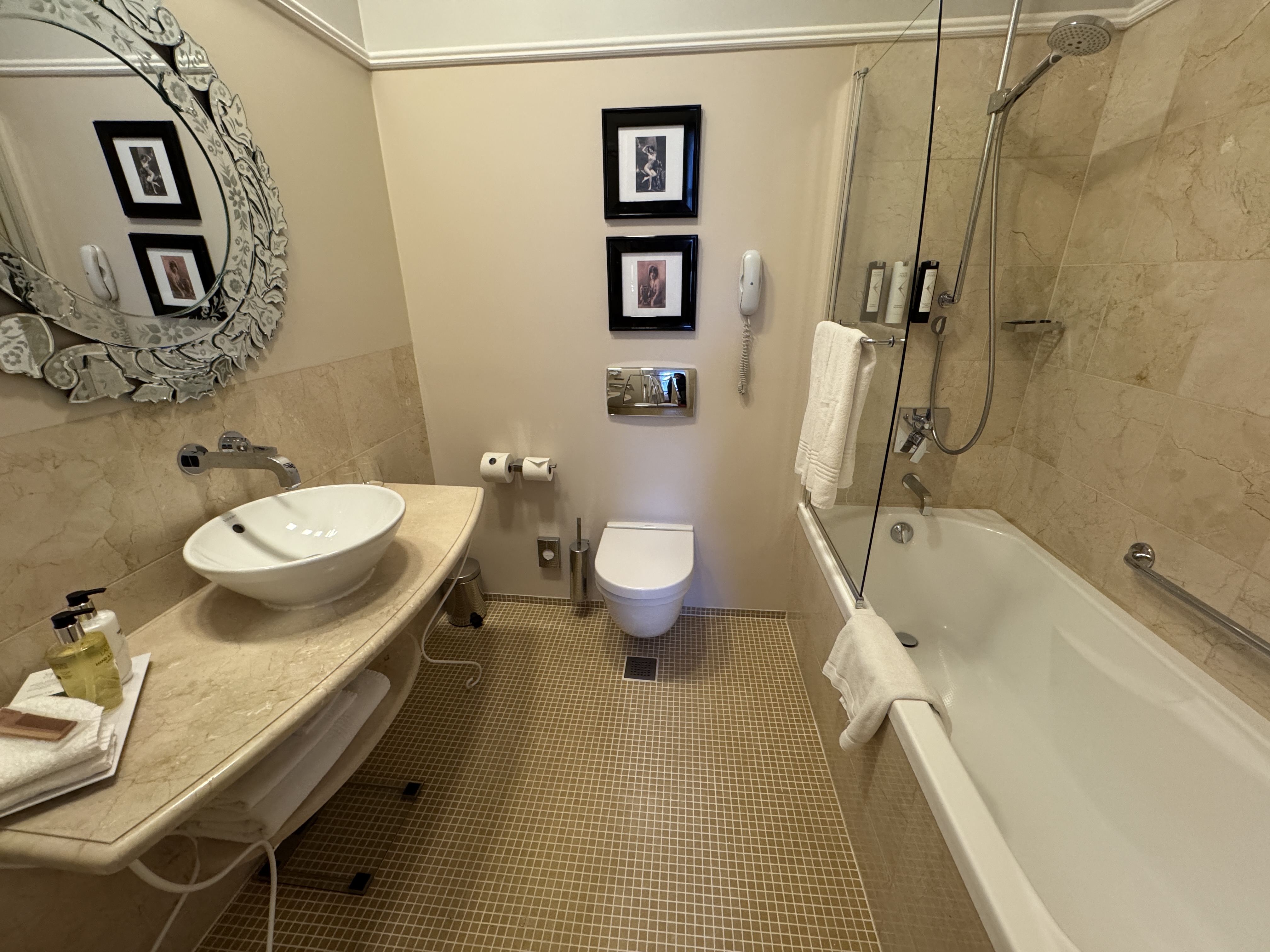Hotel Telegraaf bathroom