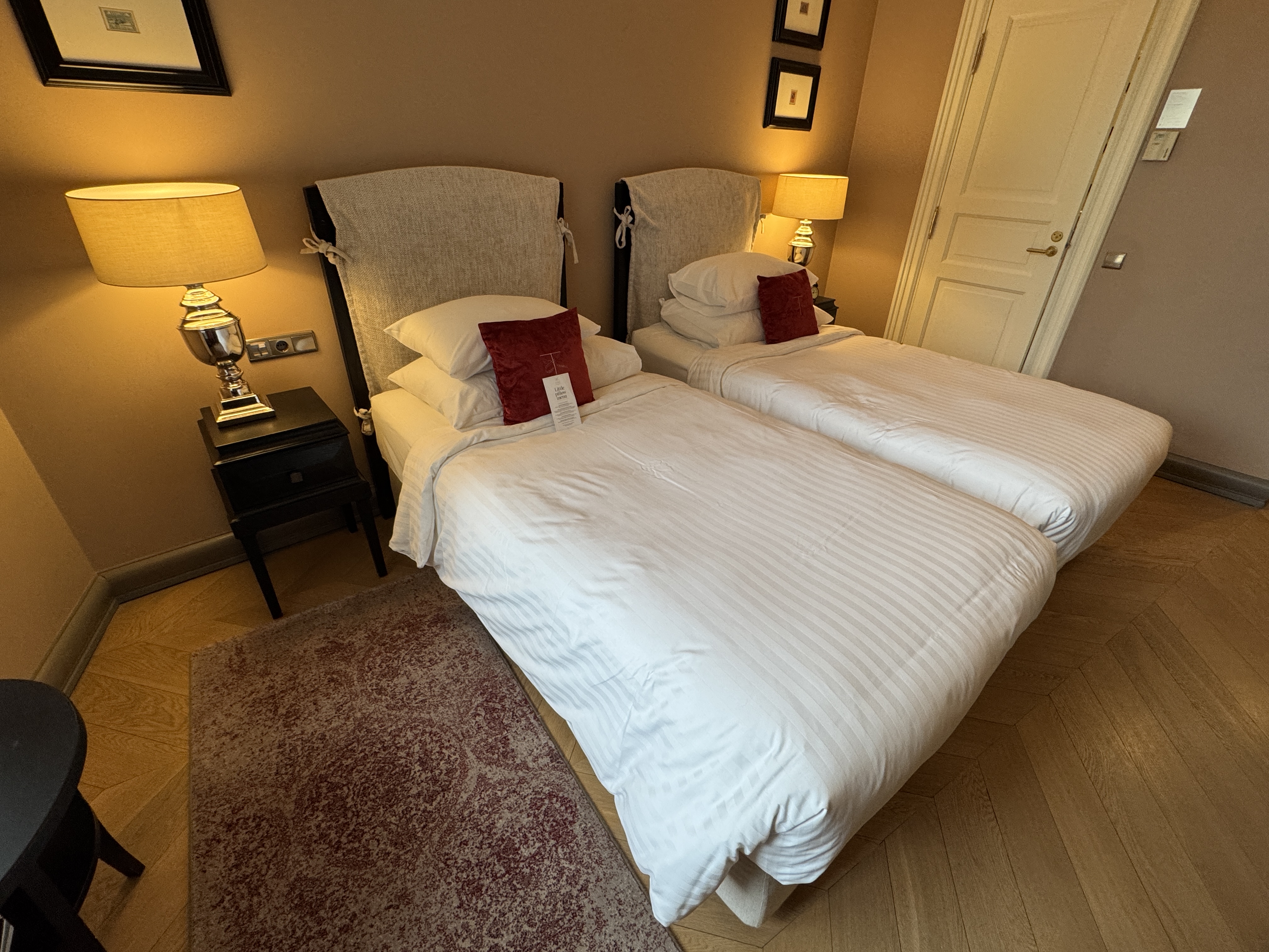 Hotel Telegraaf beds from window