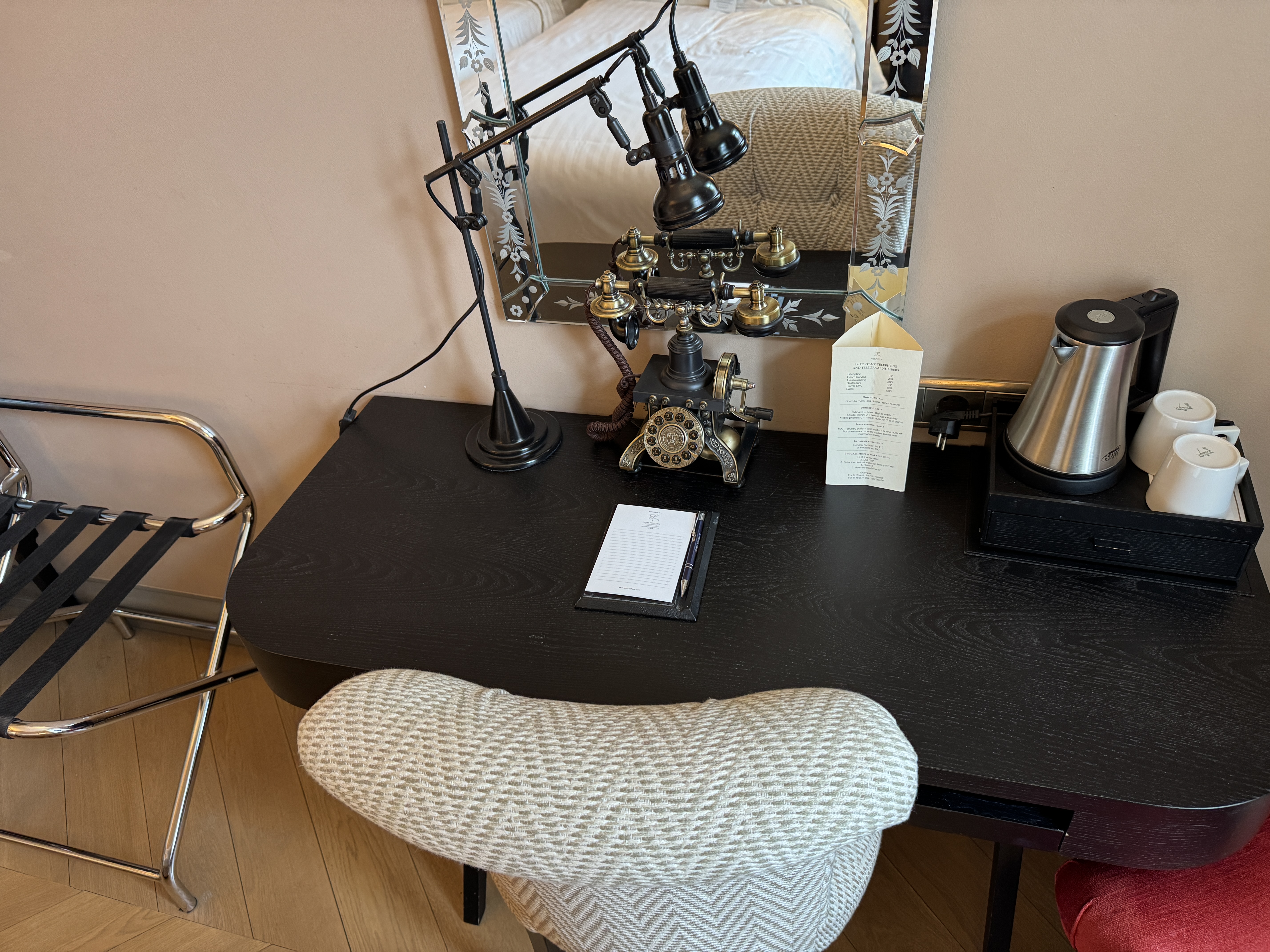 Hotel Telegraaf desk