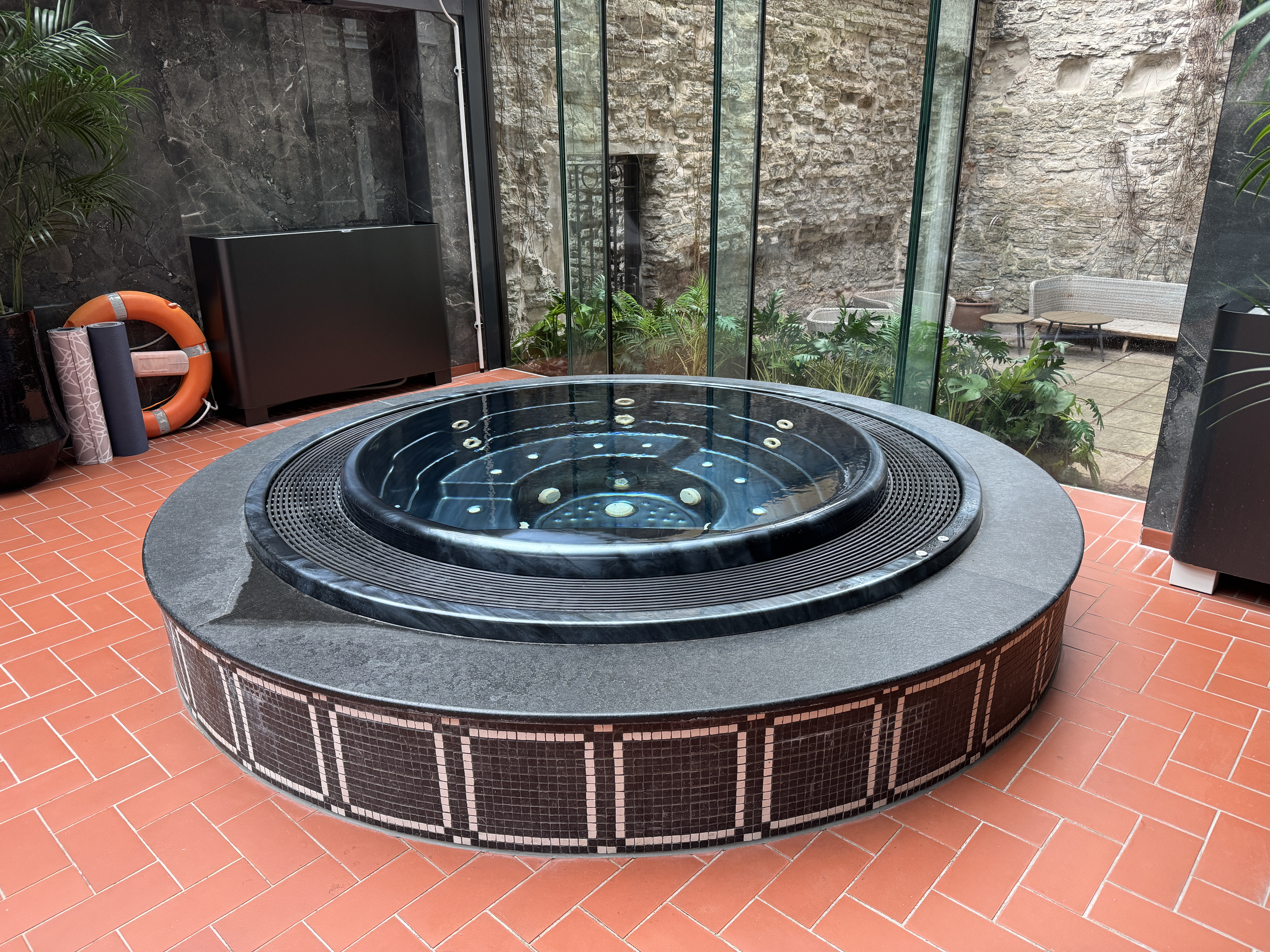 Hotel Telegraaf hot tub