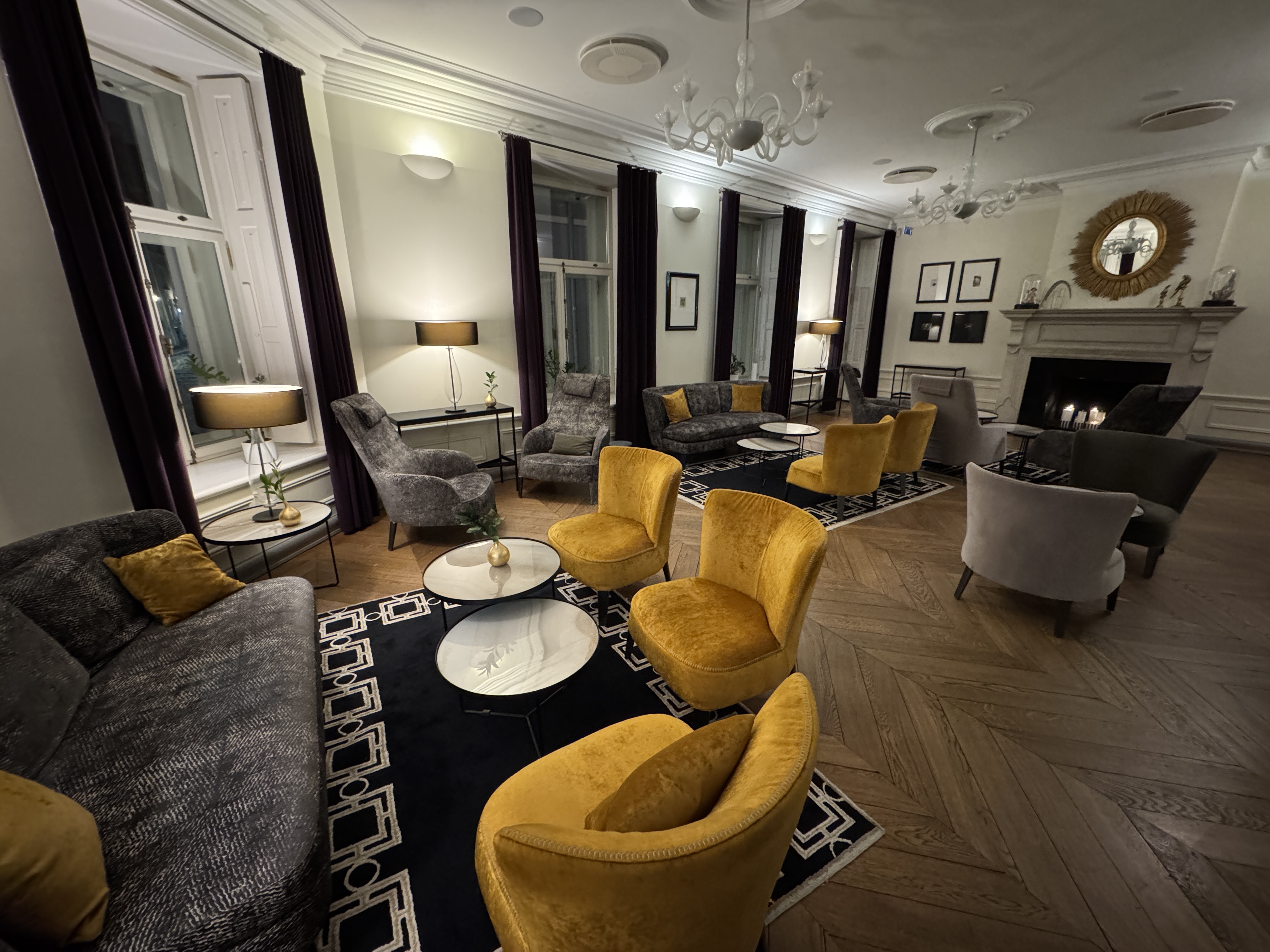 Hotel Telegraaf lobby parlor