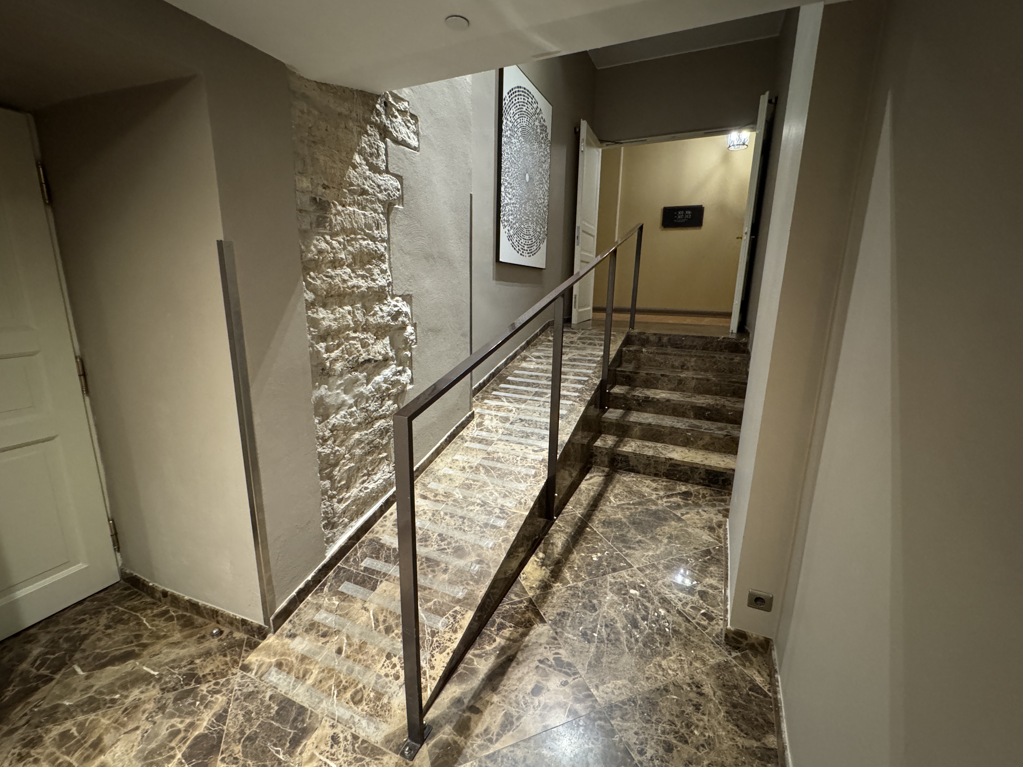 Hotel Telegraaf ramp to room