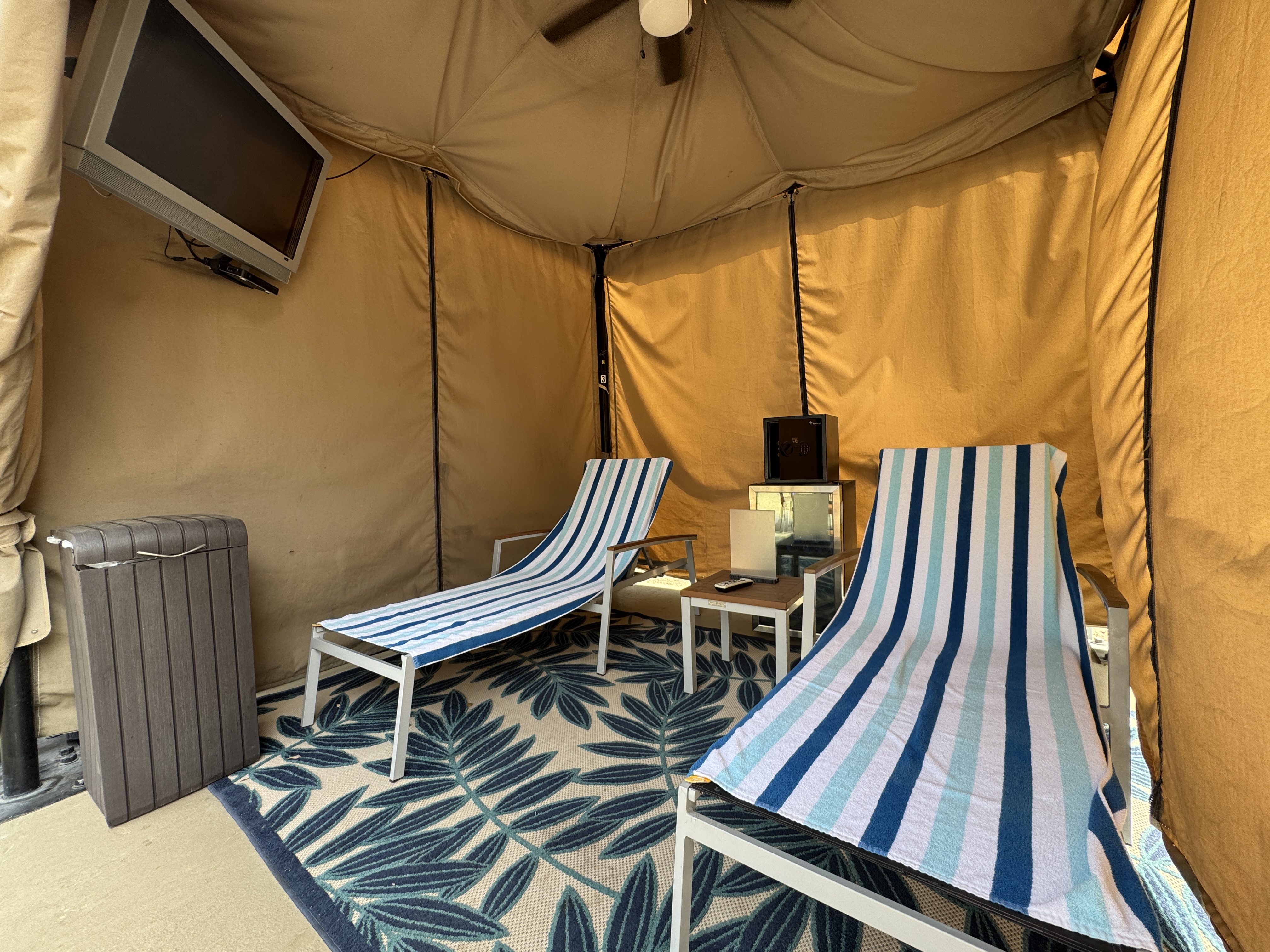 Hyatt Regency Hill Country Cabana Interior