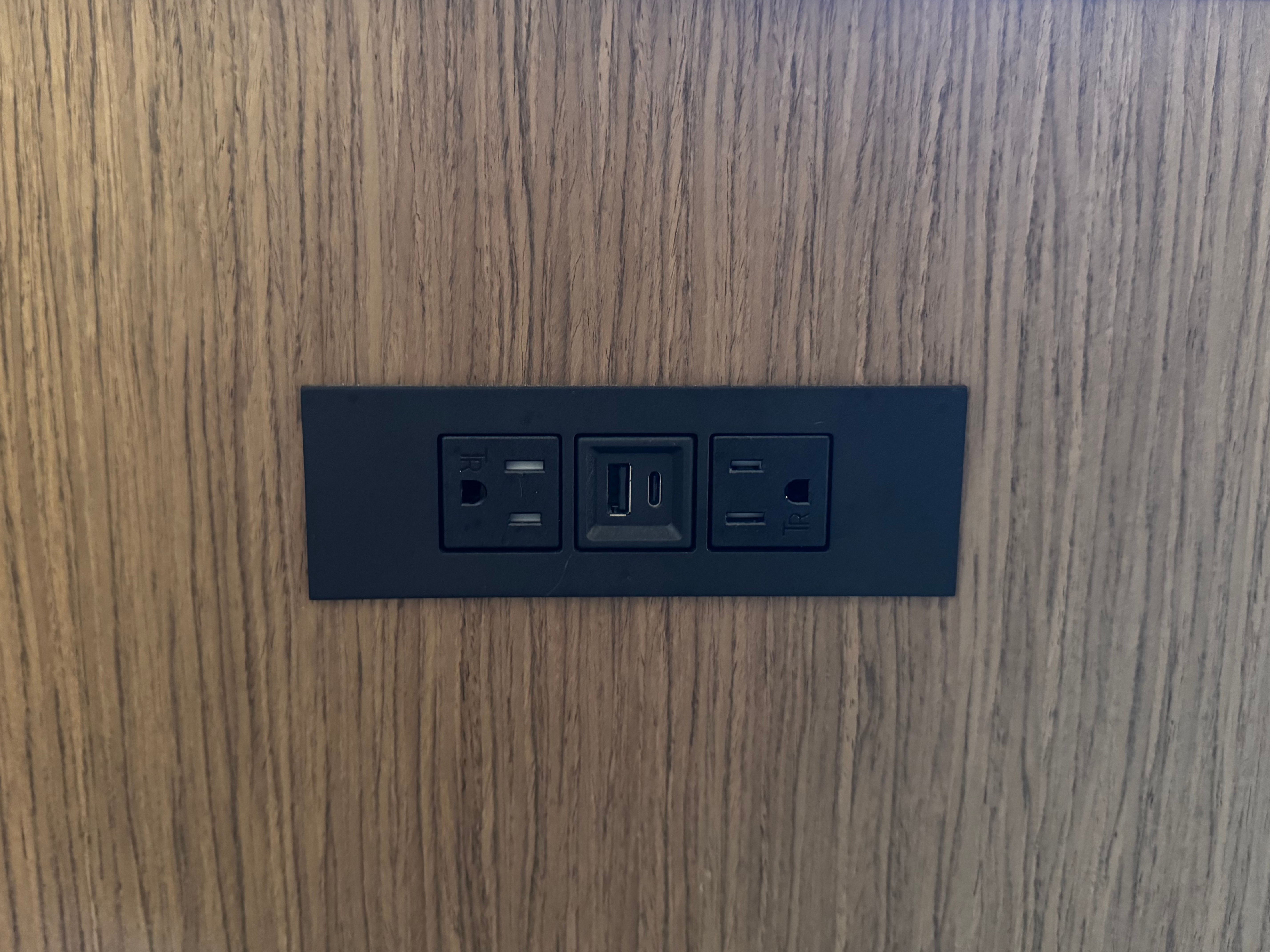 Hyatt Regency Irvine bedroom outlets
