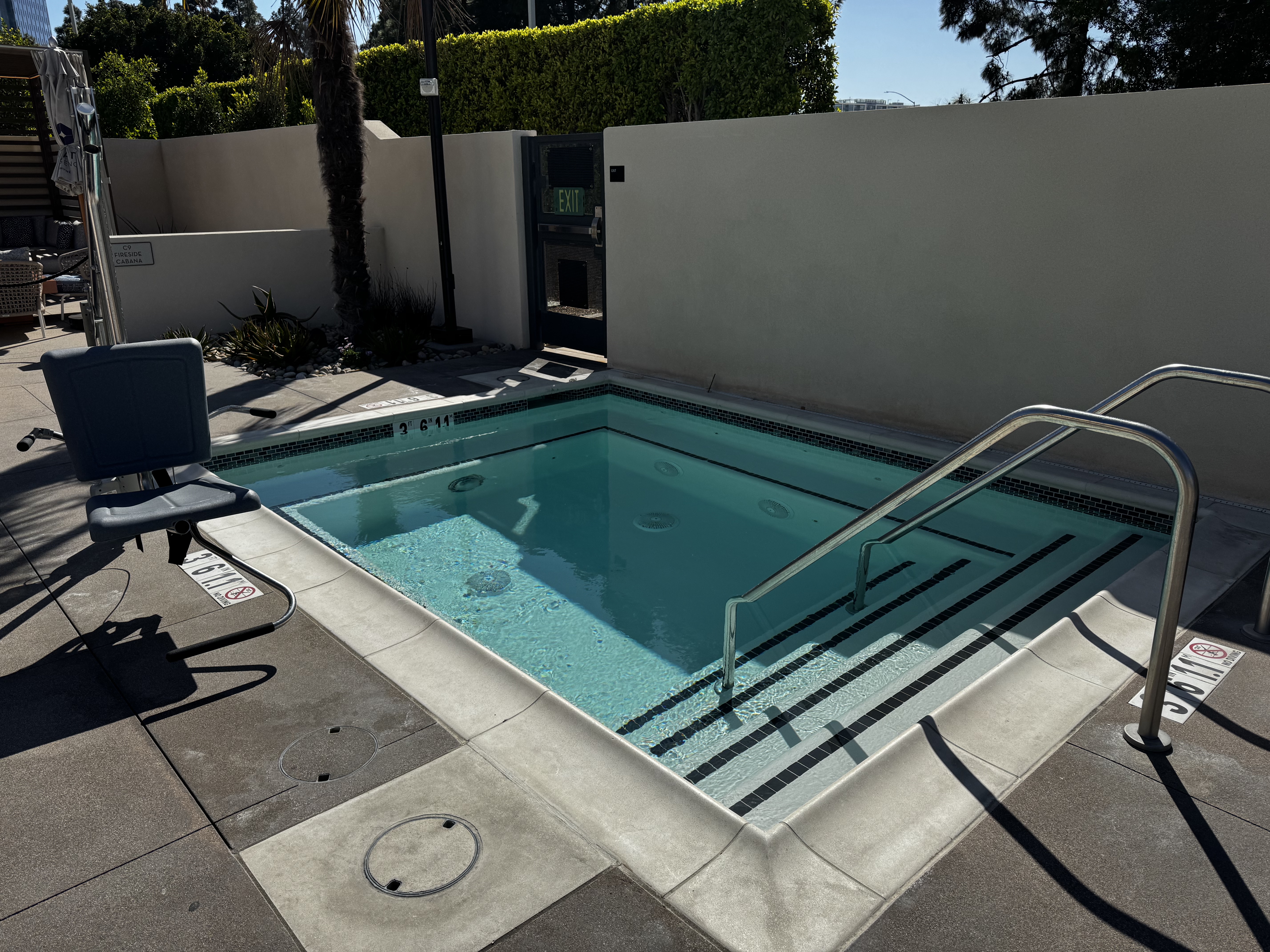 Hyatt Regency Irvine hot tub