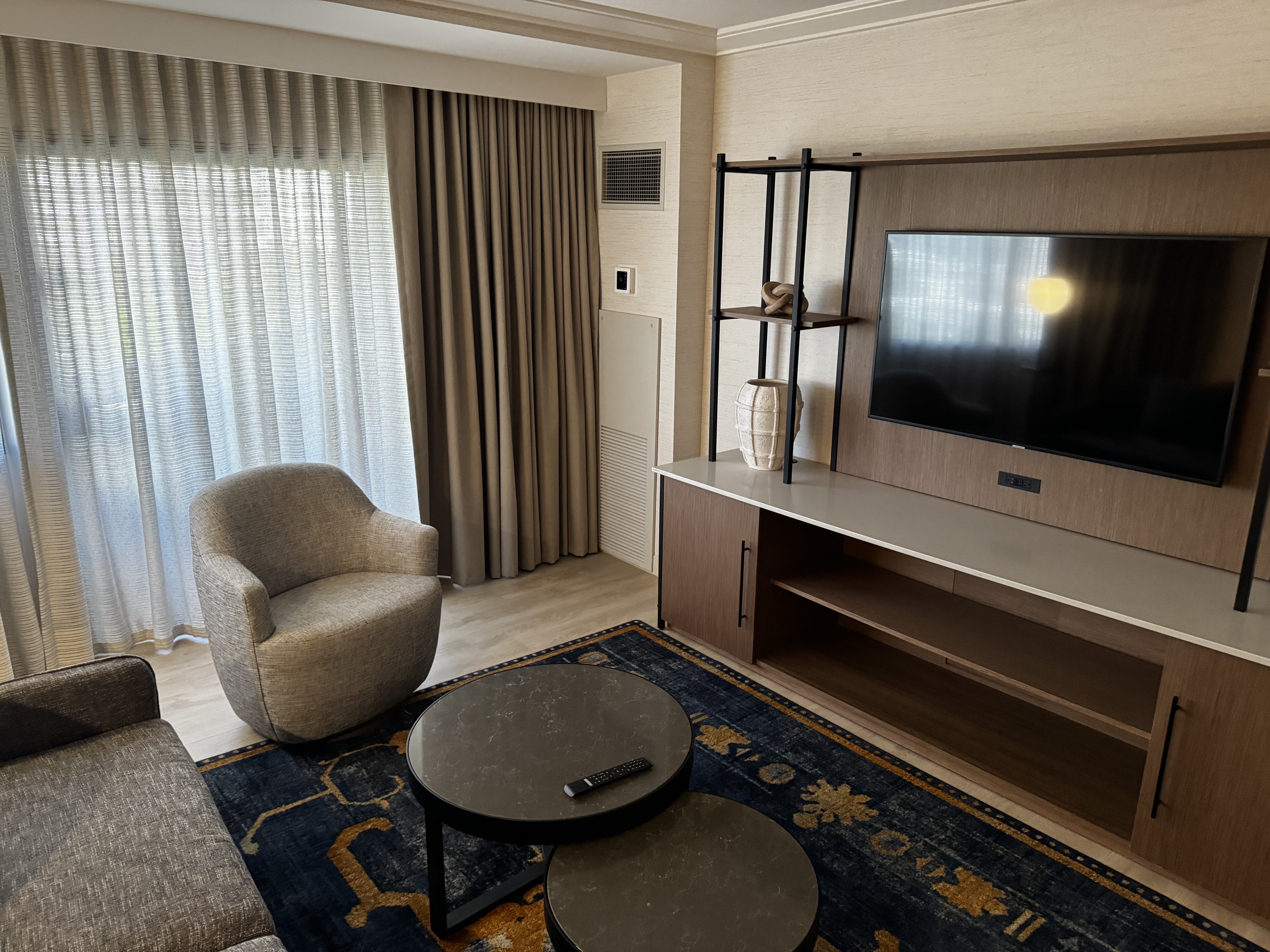 Hyatt Regency Irvine living room
