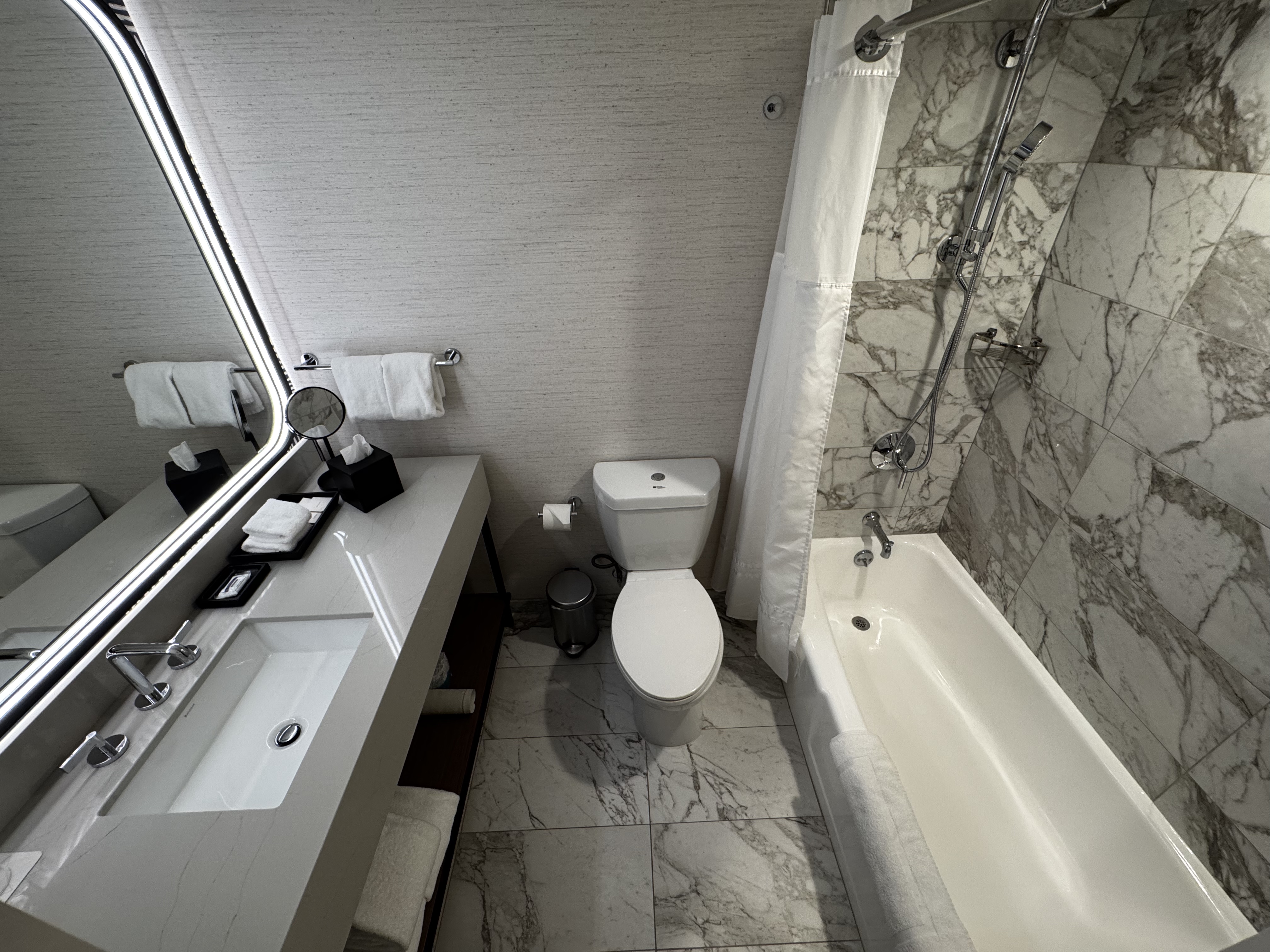 Hyatt Regency Irvine second bathroom