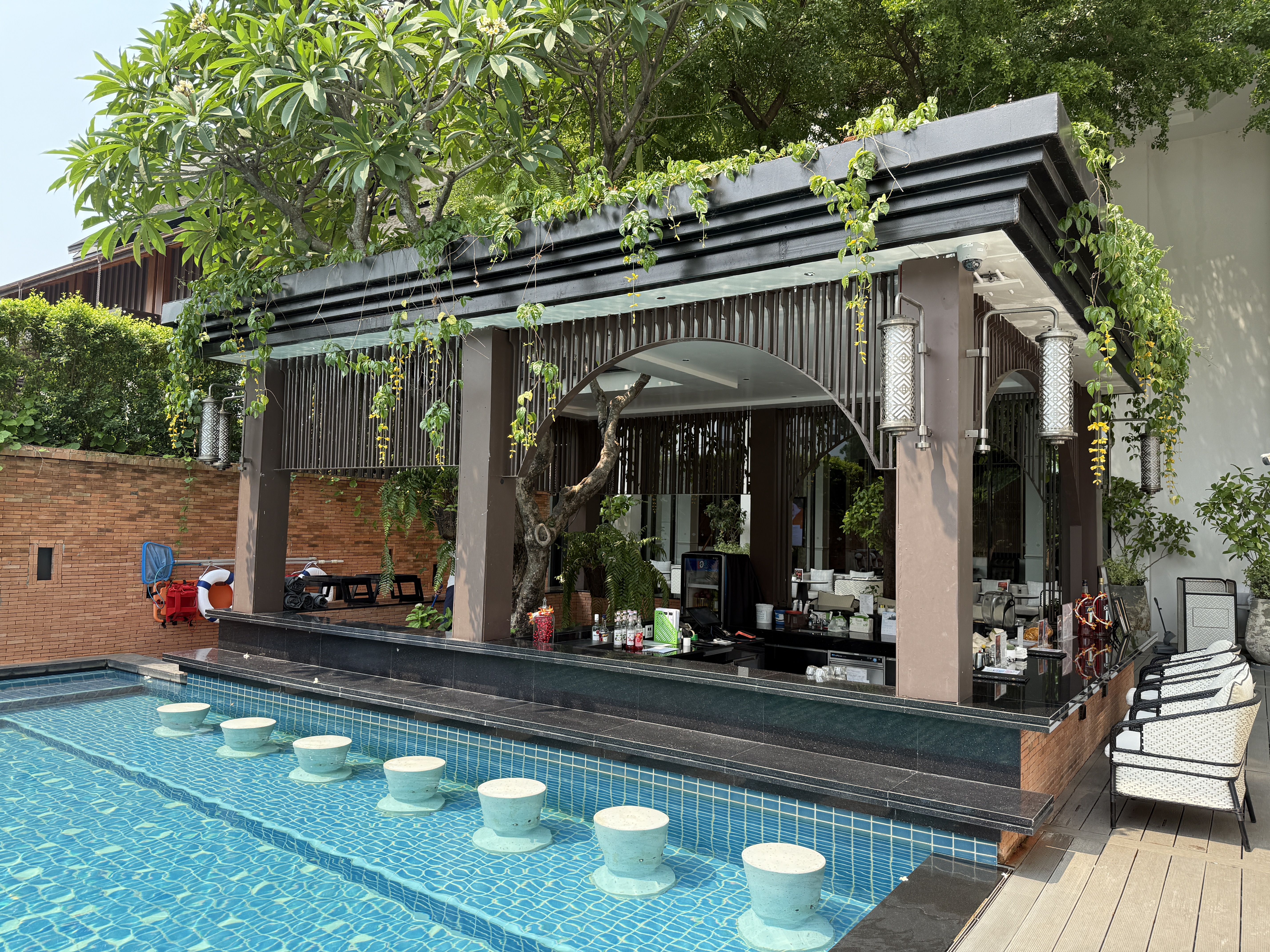 InterContinental Chiang Mai The Mae Ping Pool Cafe