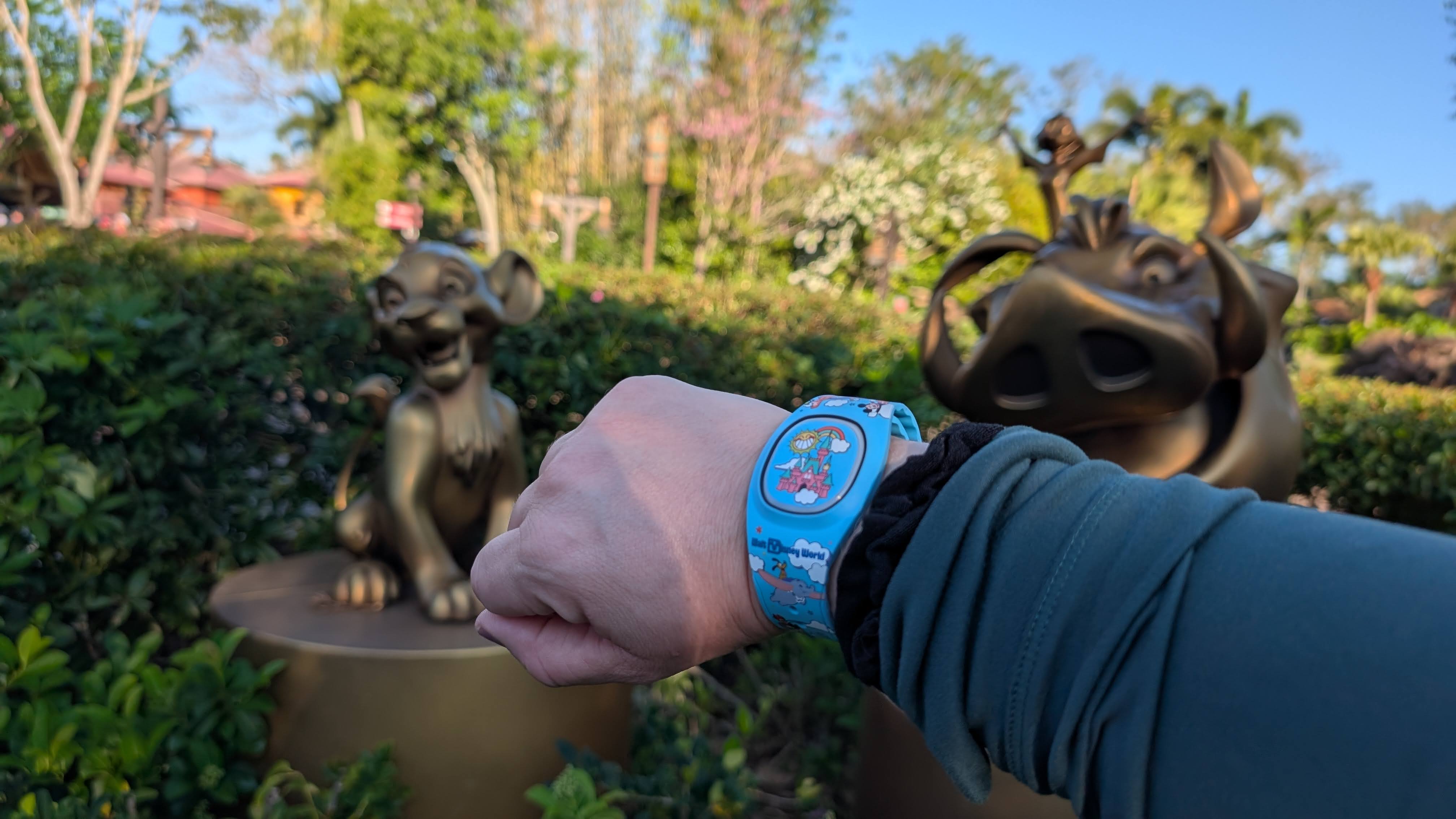 Magic Band statue interaction Magic Band statue interaction