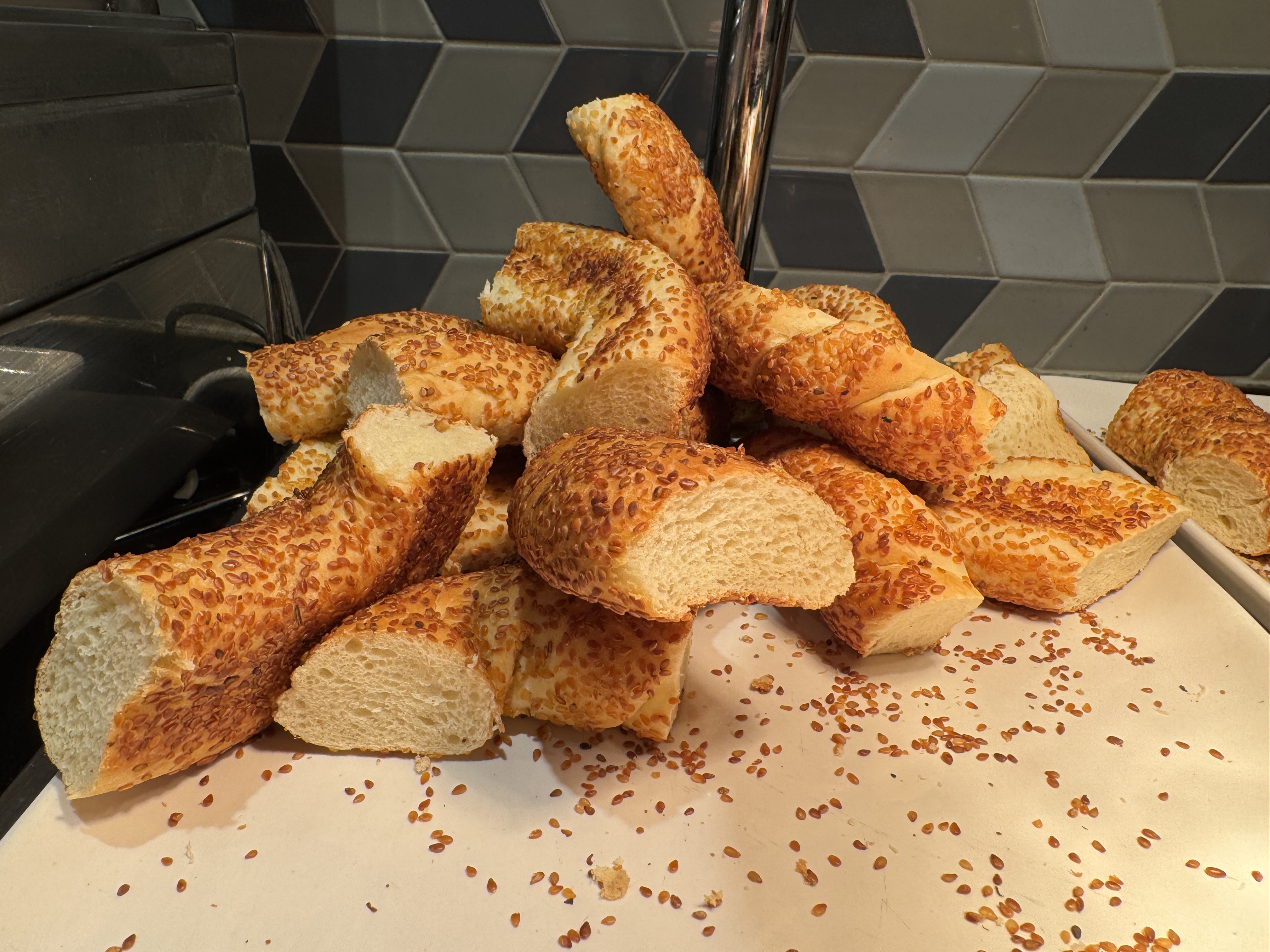 Plaza Premium Bosphorus Lounge SAW simit