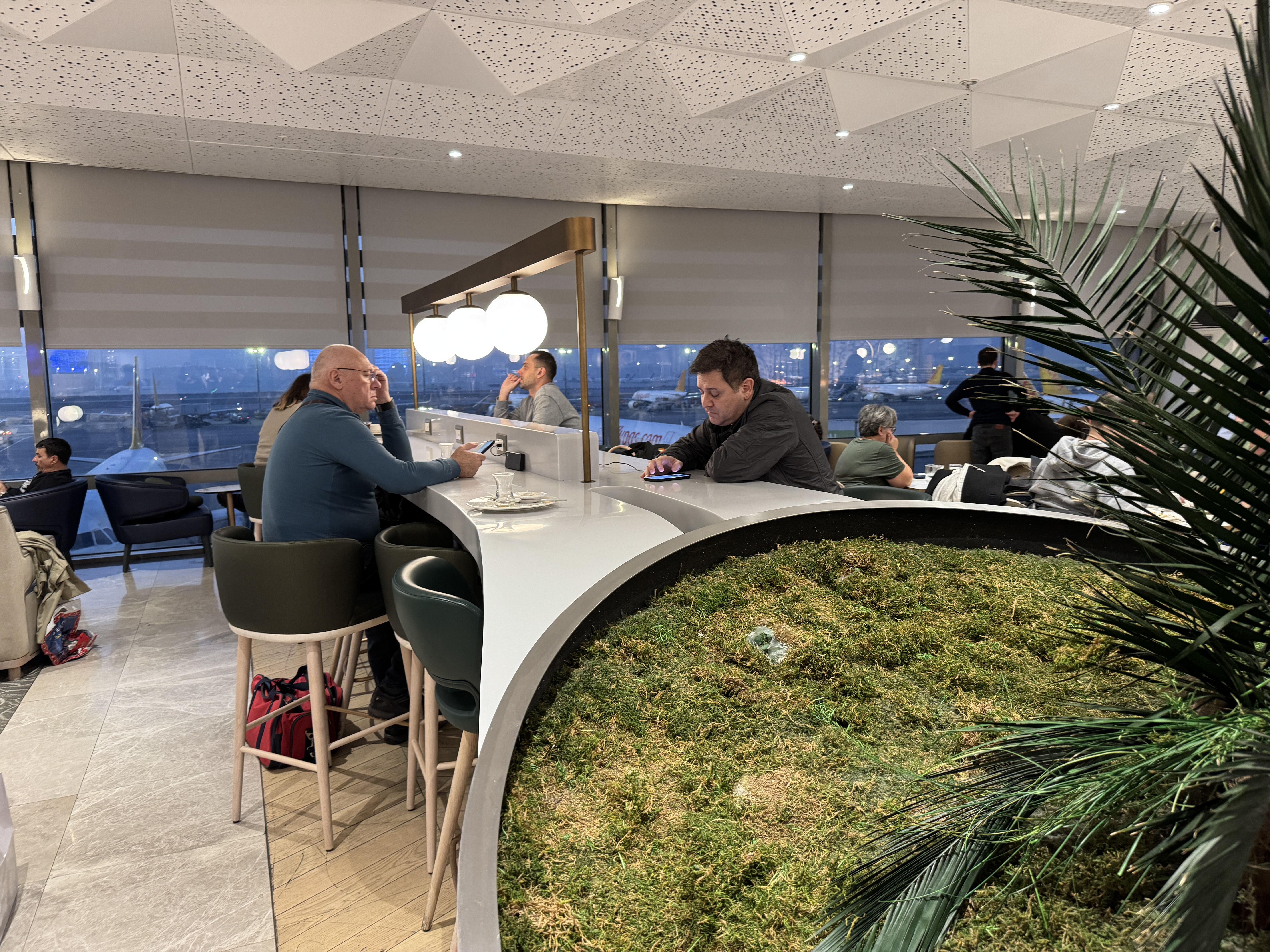 Plaza Premium Bosphorus Lounge SAW workstation
