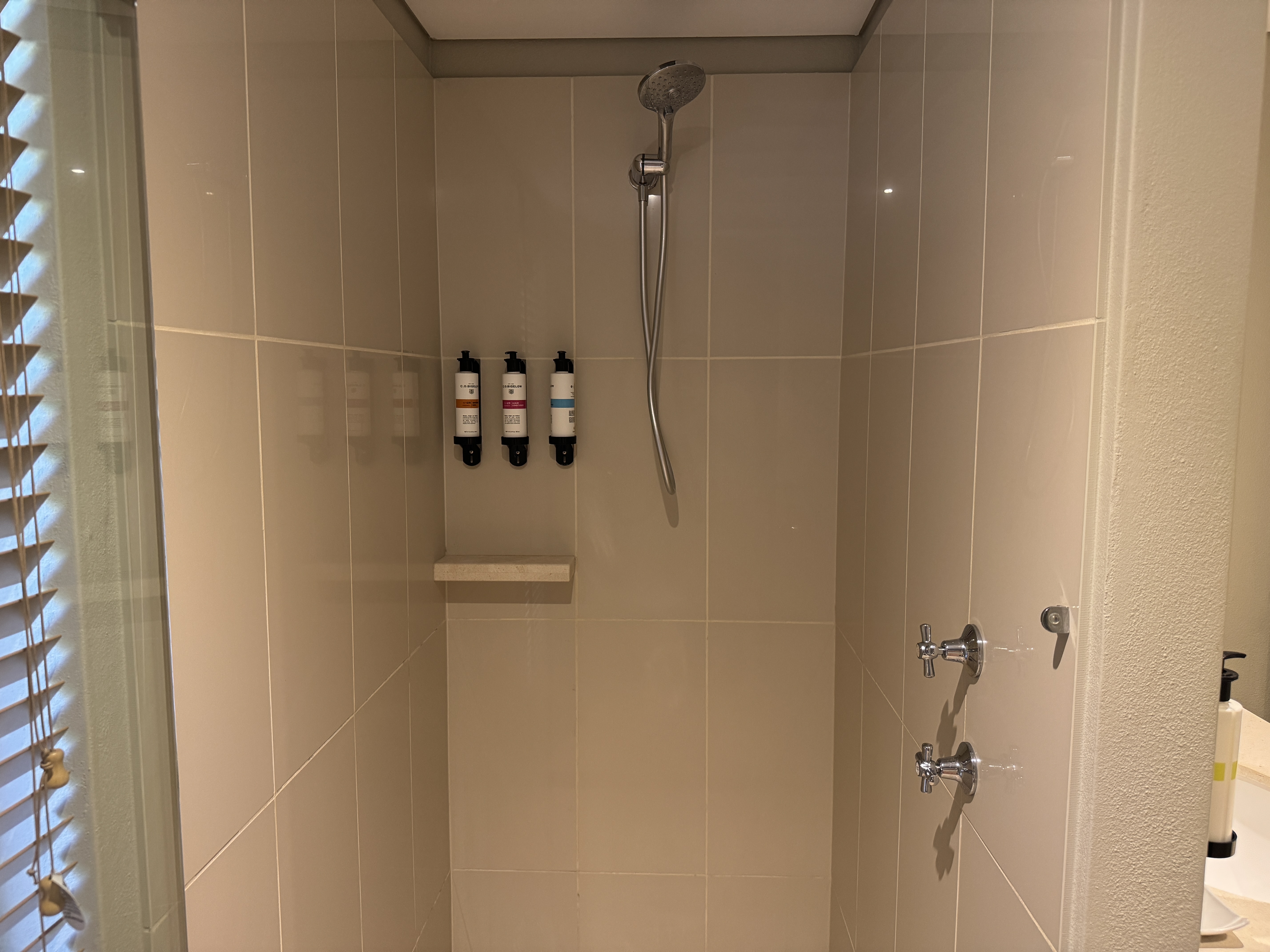 Pullman Bunker Bay Resort twin bath shower Pullman Bunker Bay Resort twin bath shower