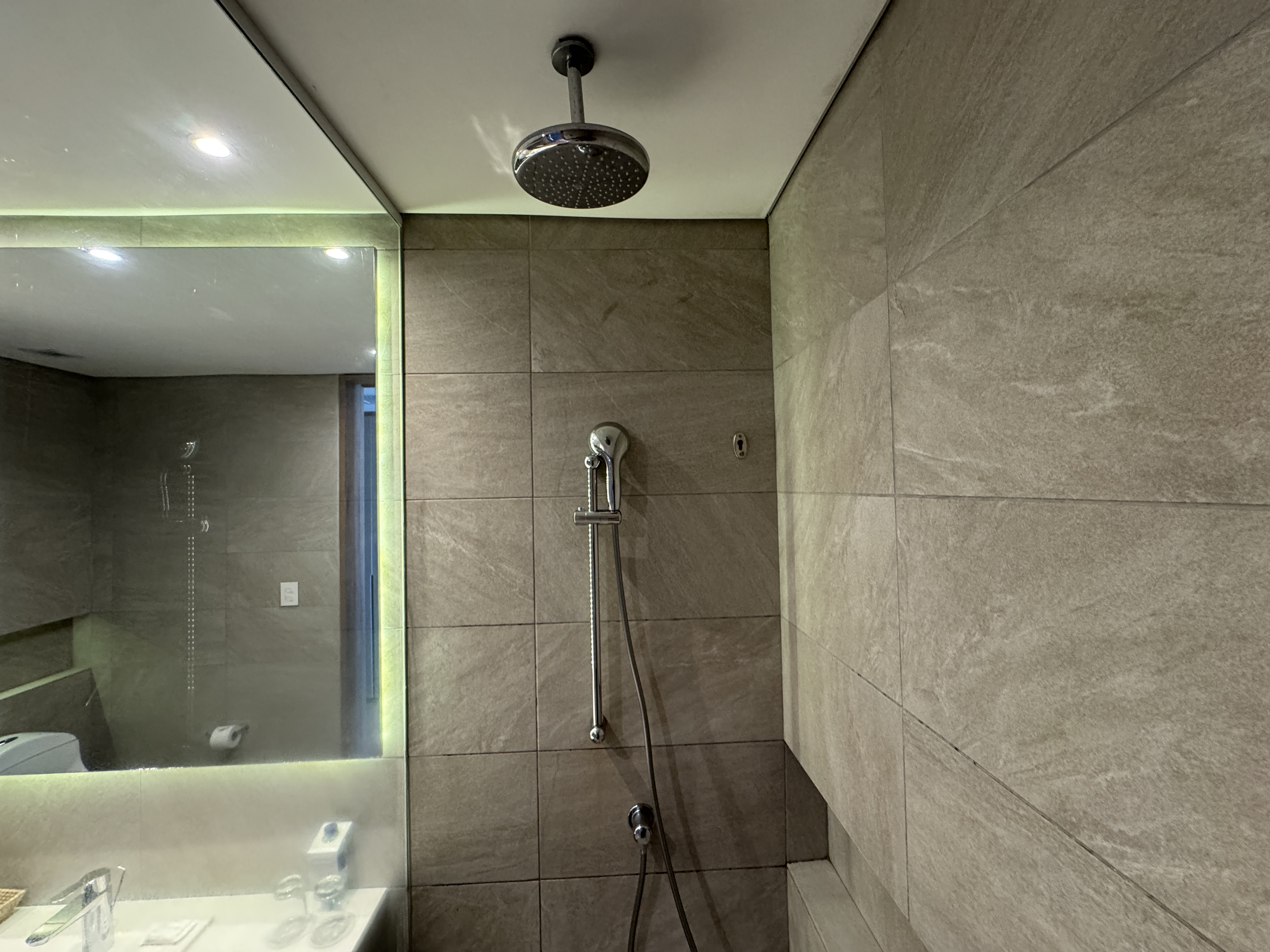 Santa Marta Marriott Overhead rainshower Santa Marta Marriott Overhead rainshower