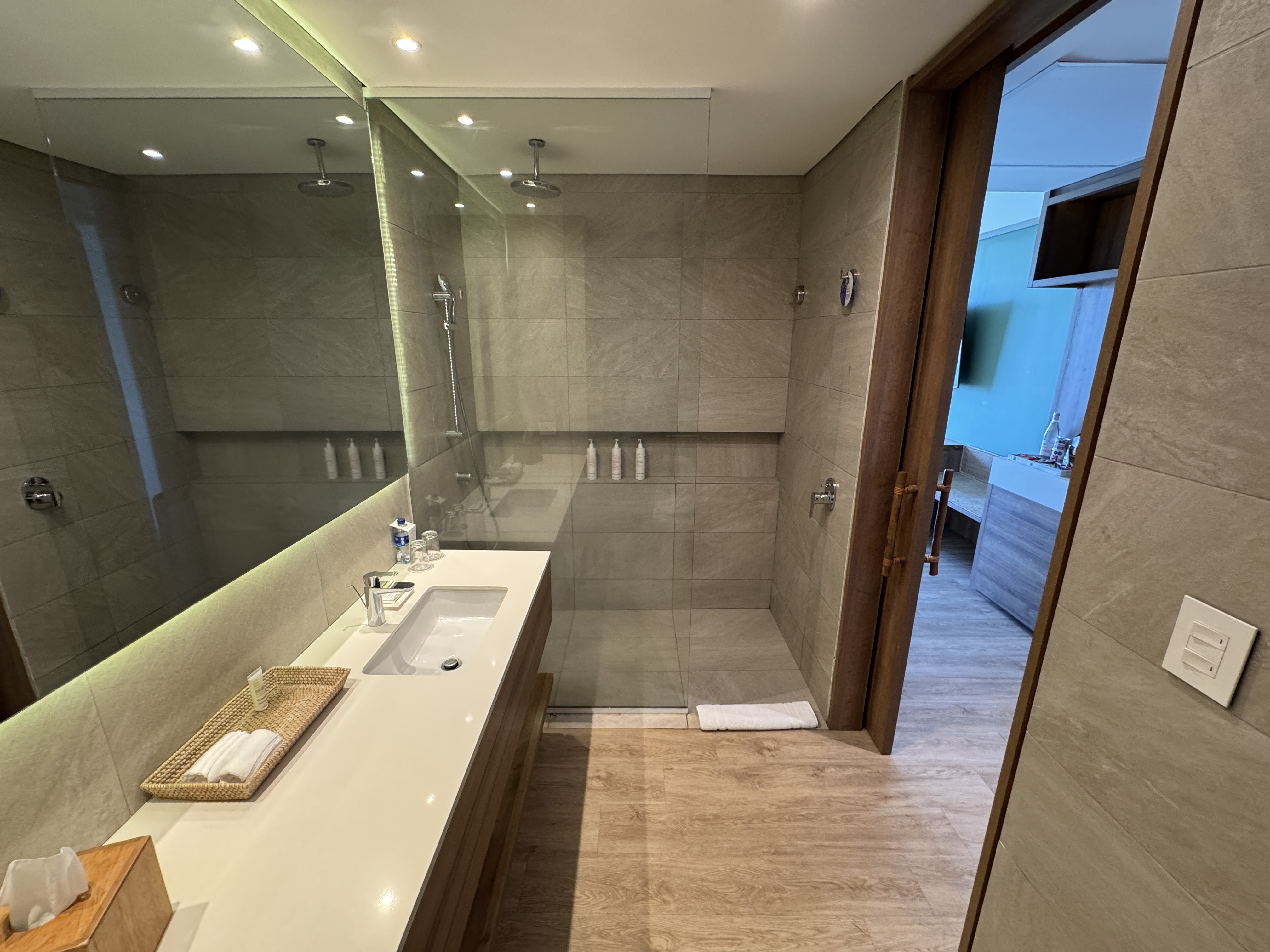 Santa Marta Marriott king bed bathroom side angle Santa Marta Marriott king bed bathroom side angle