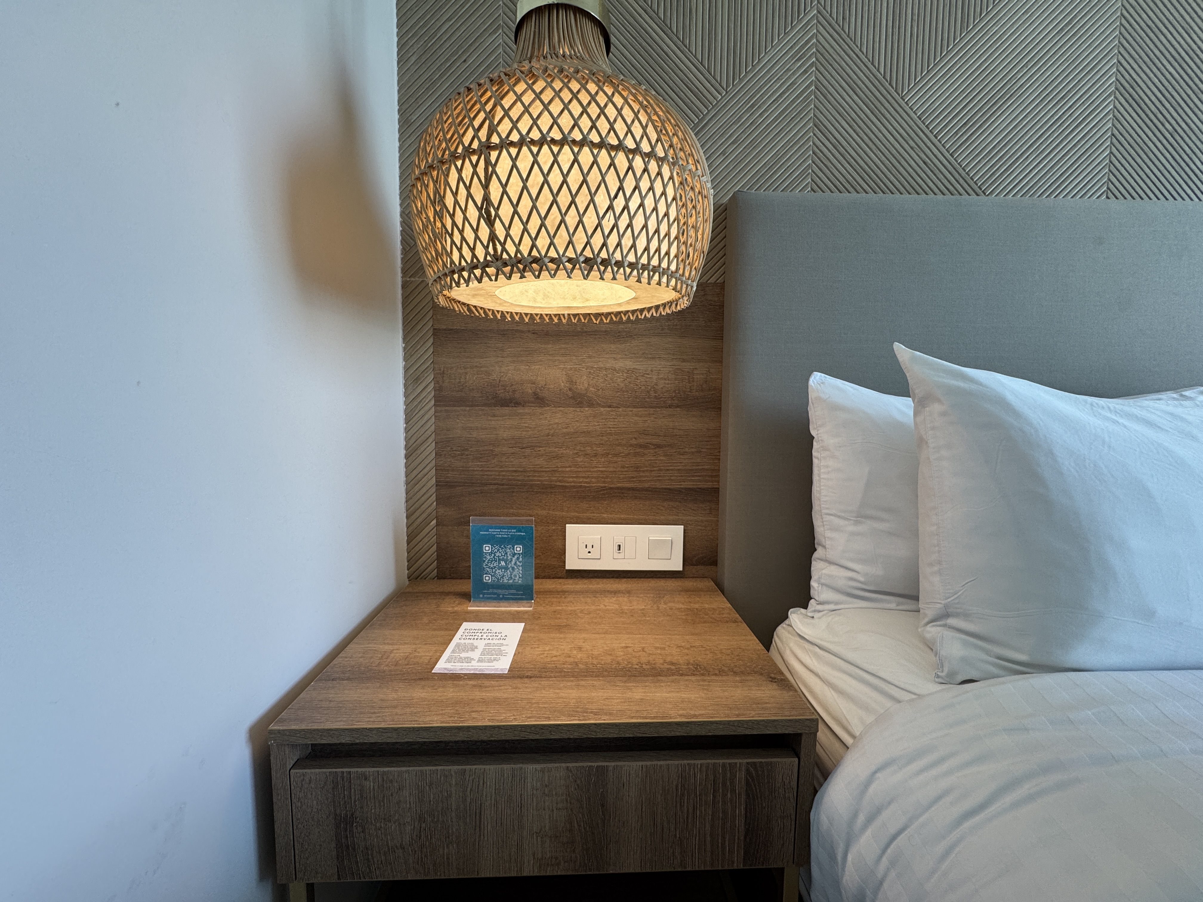 Santa Marta Marriott nightstand light lamp Santa Marta Marriott nightstand light lamp