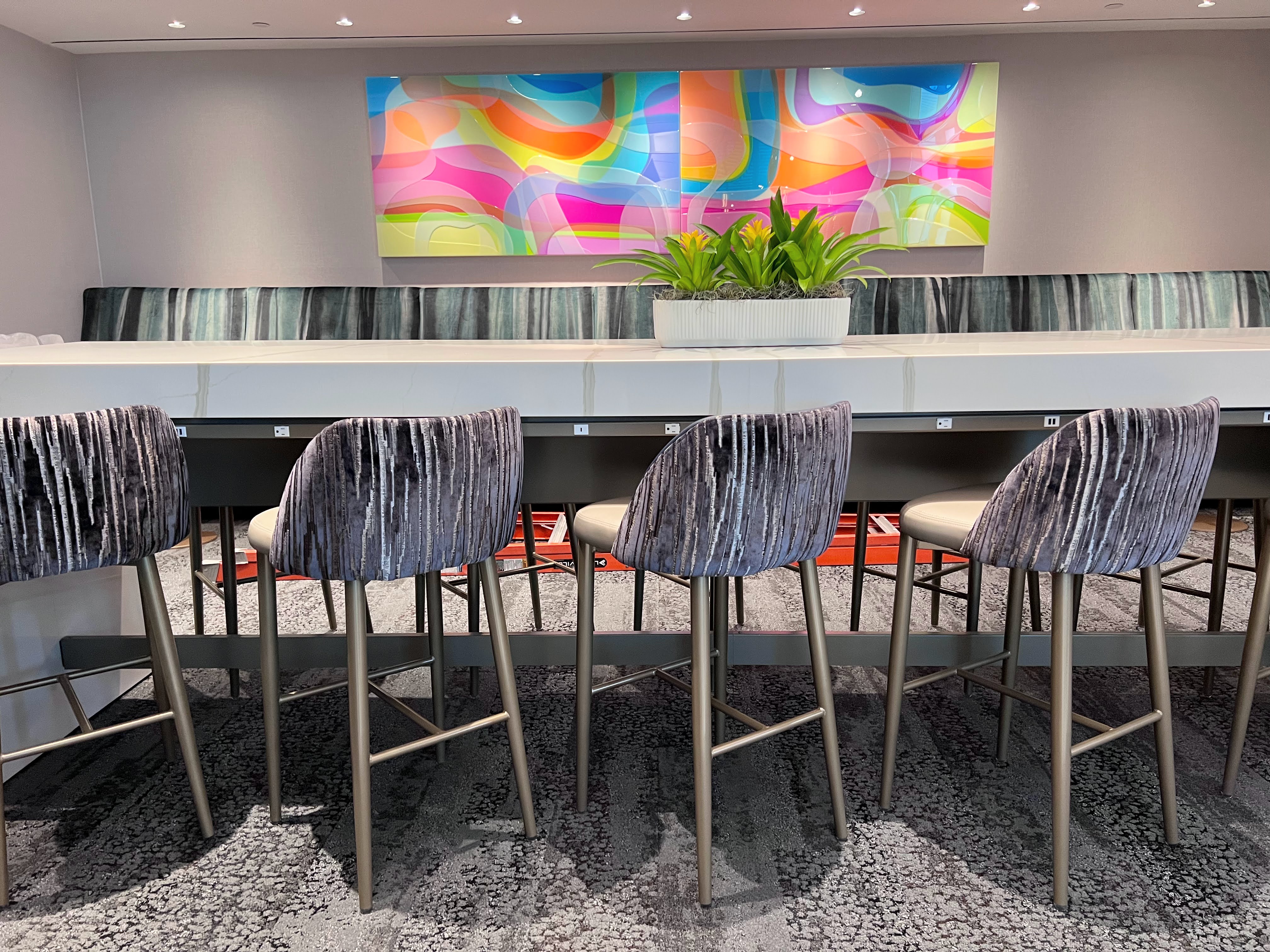 Seating and artwork in Atlantas Delta Sky Club