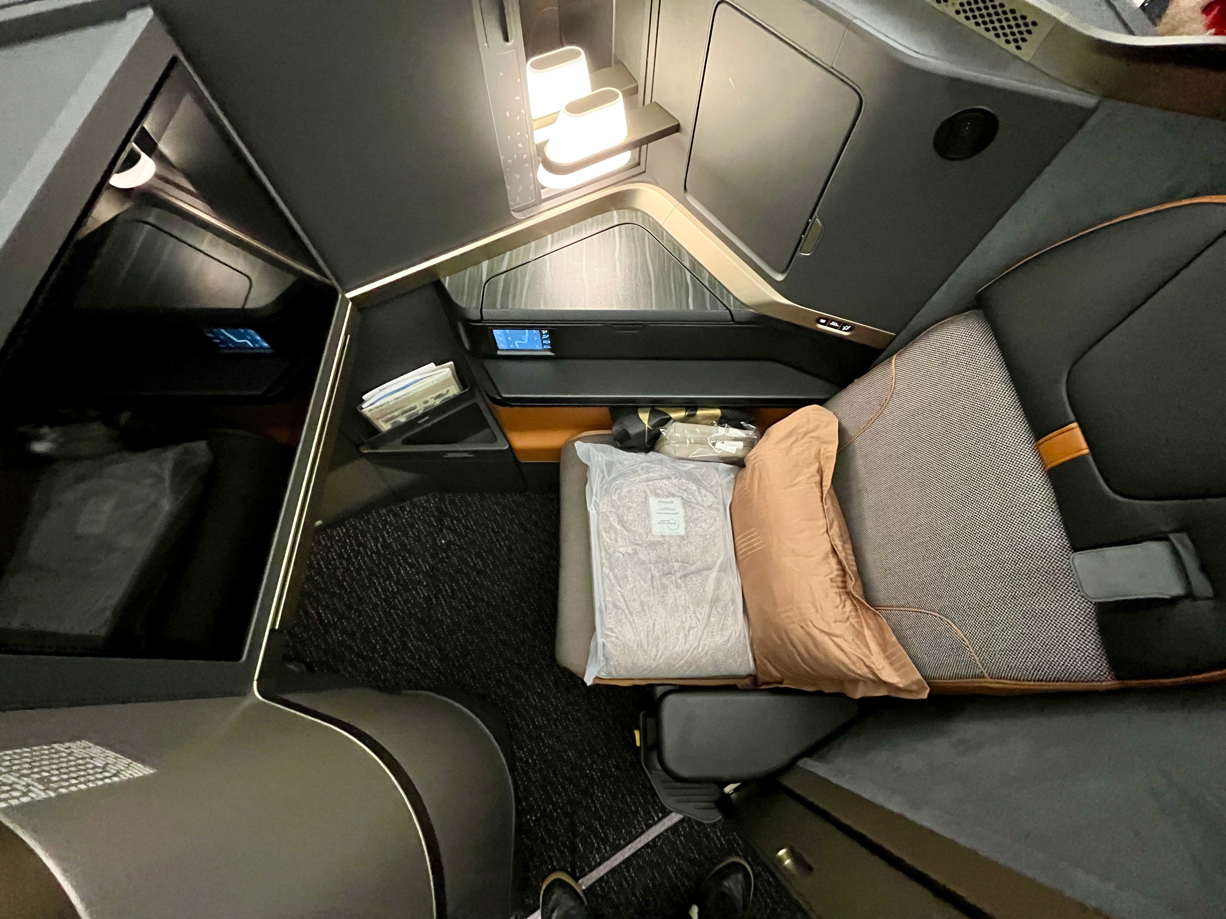 Starlux Business Class Seat