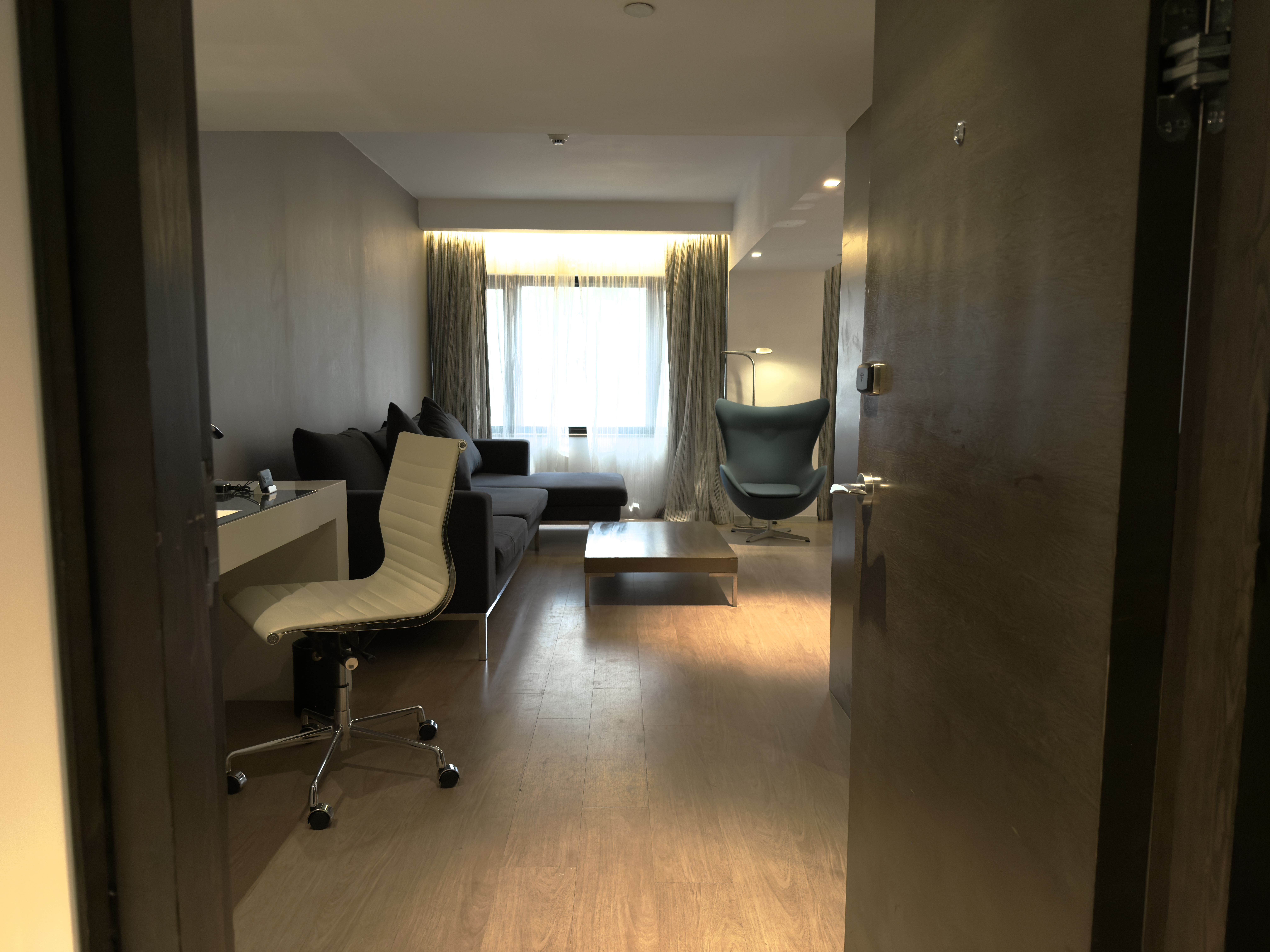 The Mira Hong Kong room foyer