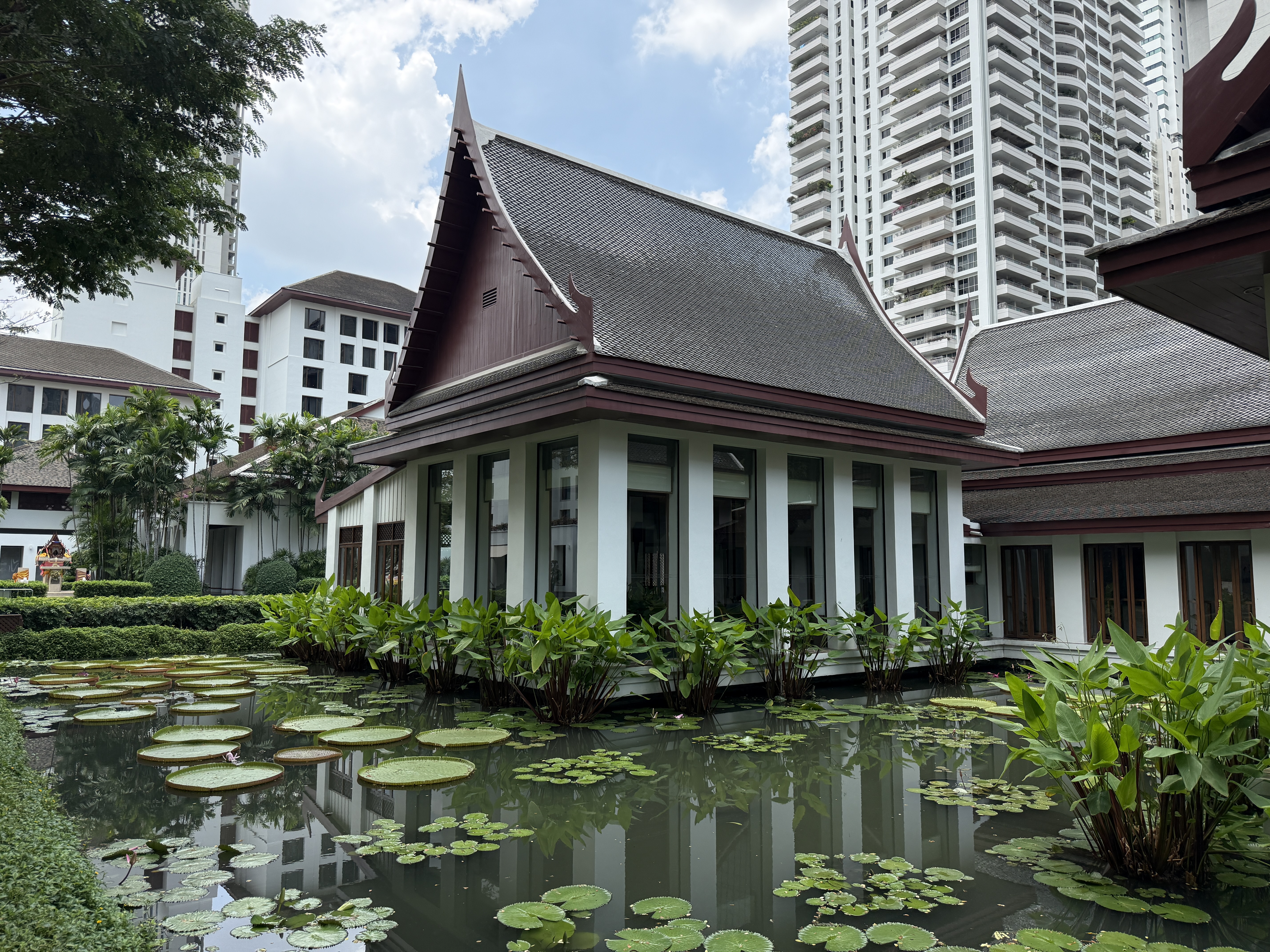 The Sukhothai Bangkok Celadon exterior