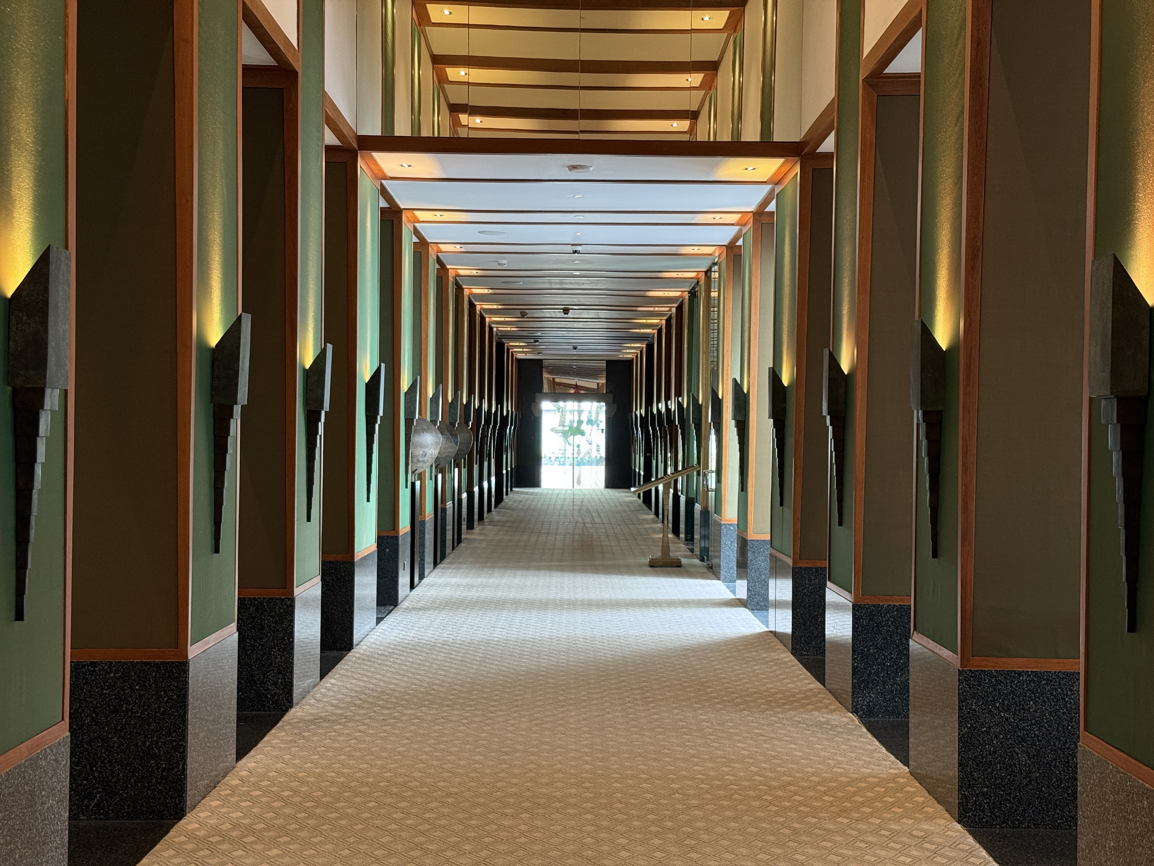 The Sukhothai Bangkok hallway