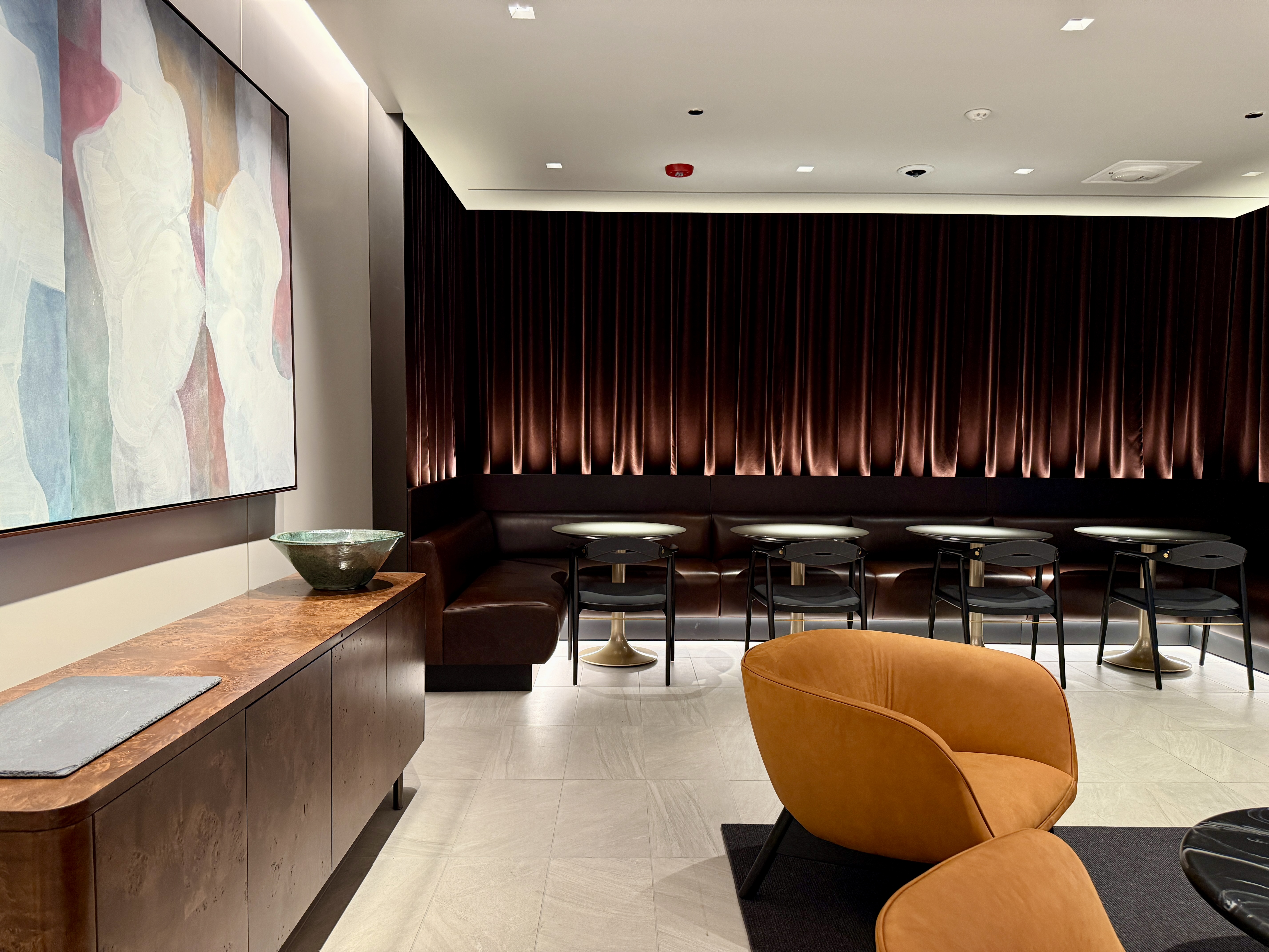 United Polaris Lounge Chicago Dining Room Waiting Room Seating