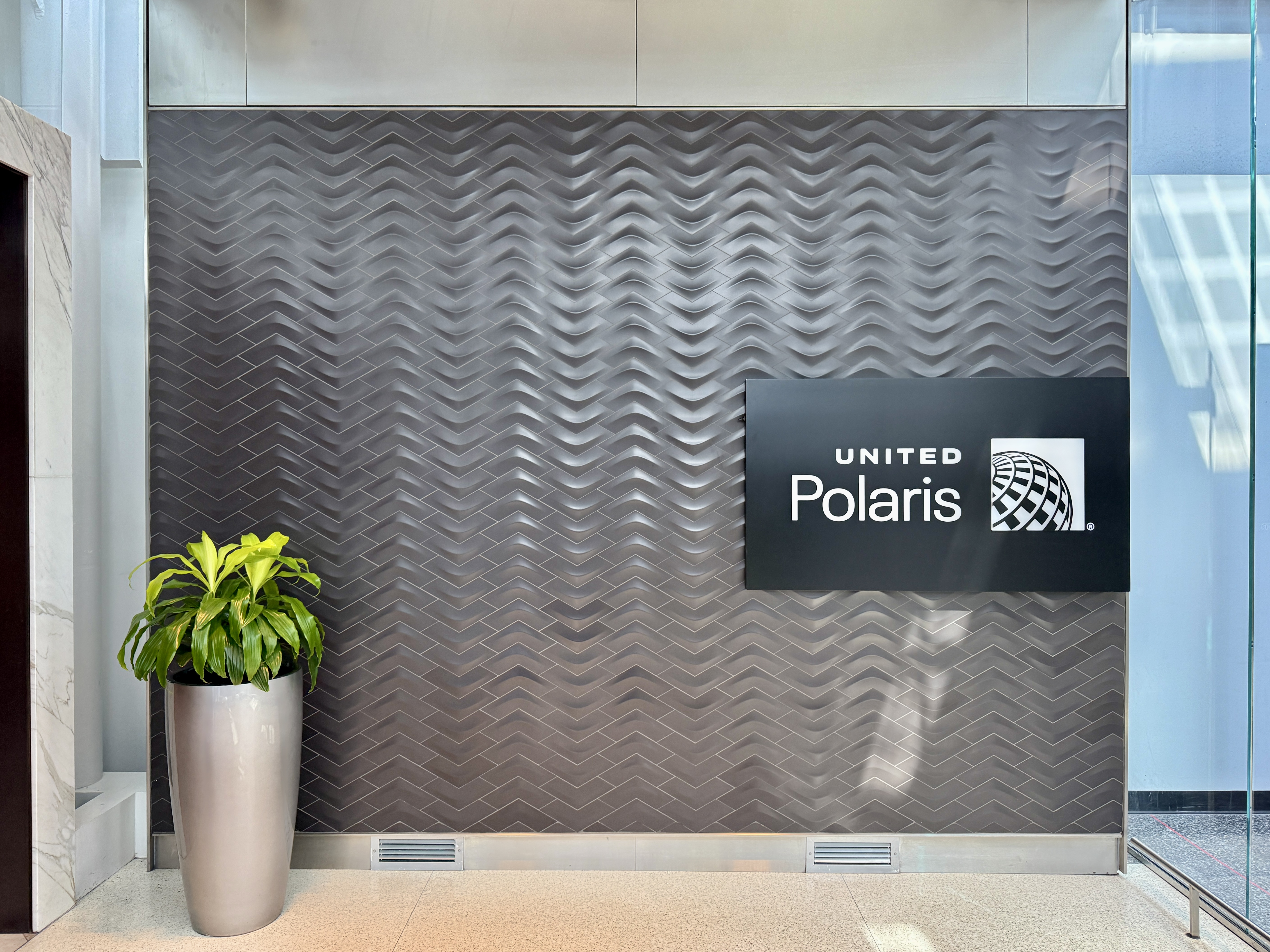 United Polaris Lounge Chicago Interior Branding