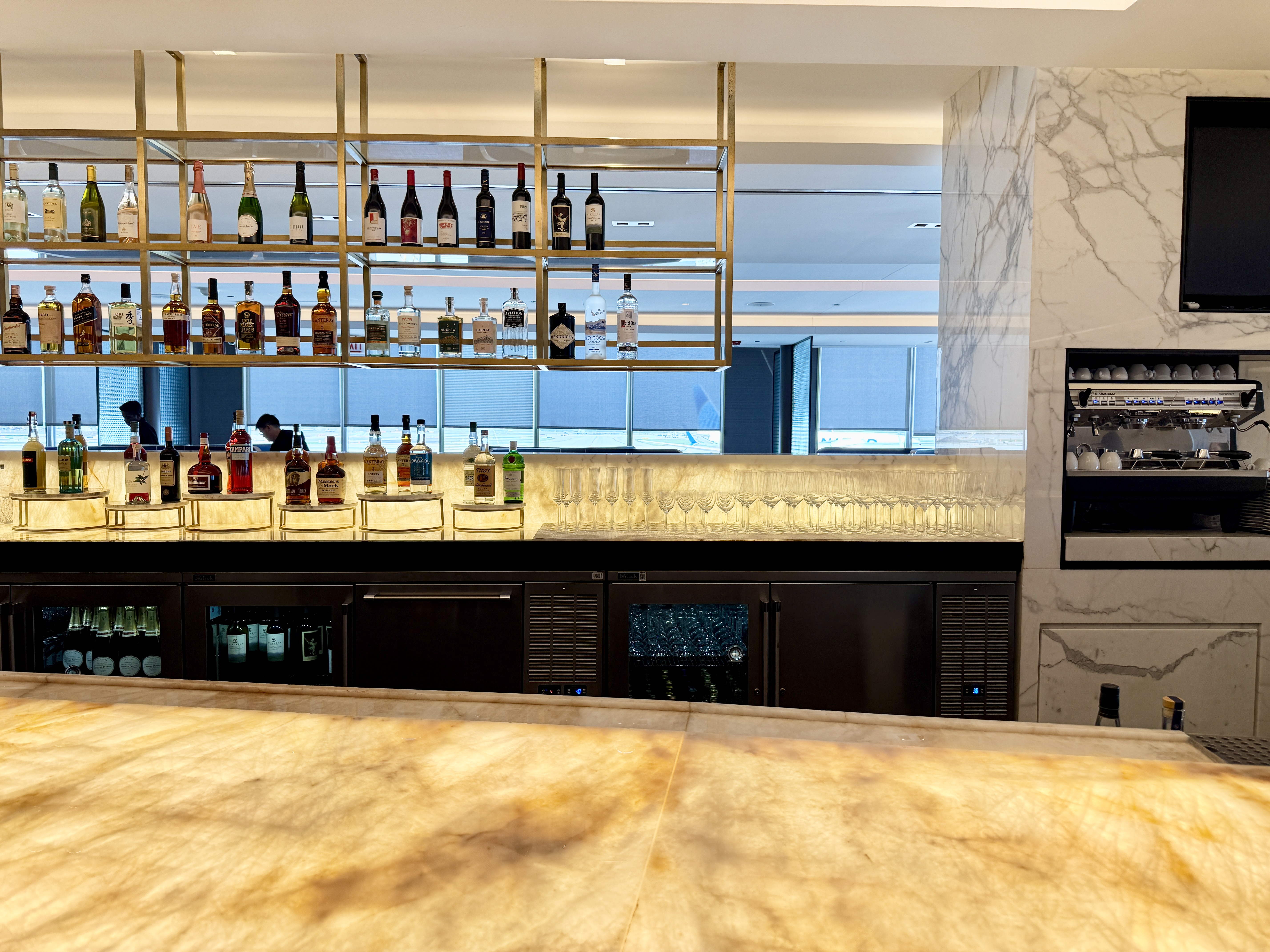 United Polaris Lounge Chicago Main Bar Spirits