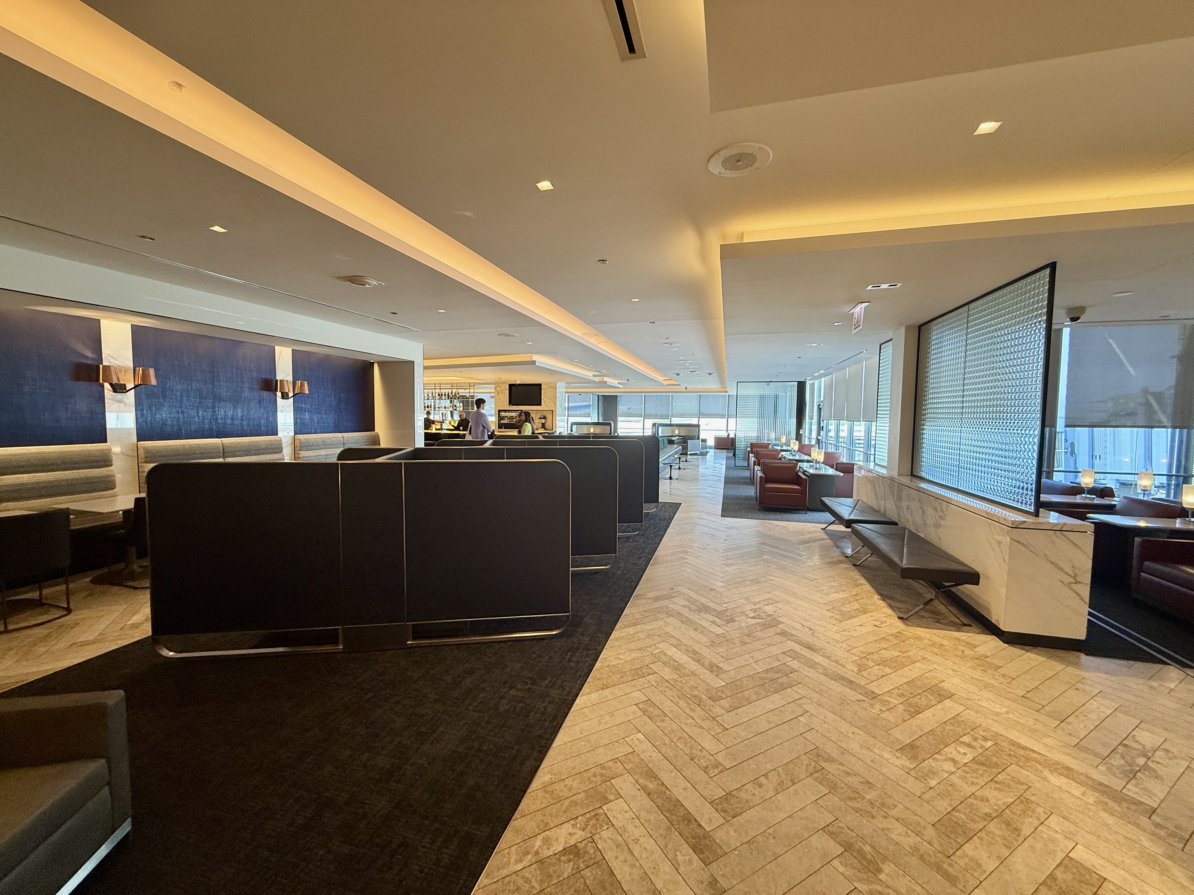 United Polaris Lounge Chicago Main Seating Area Overview
