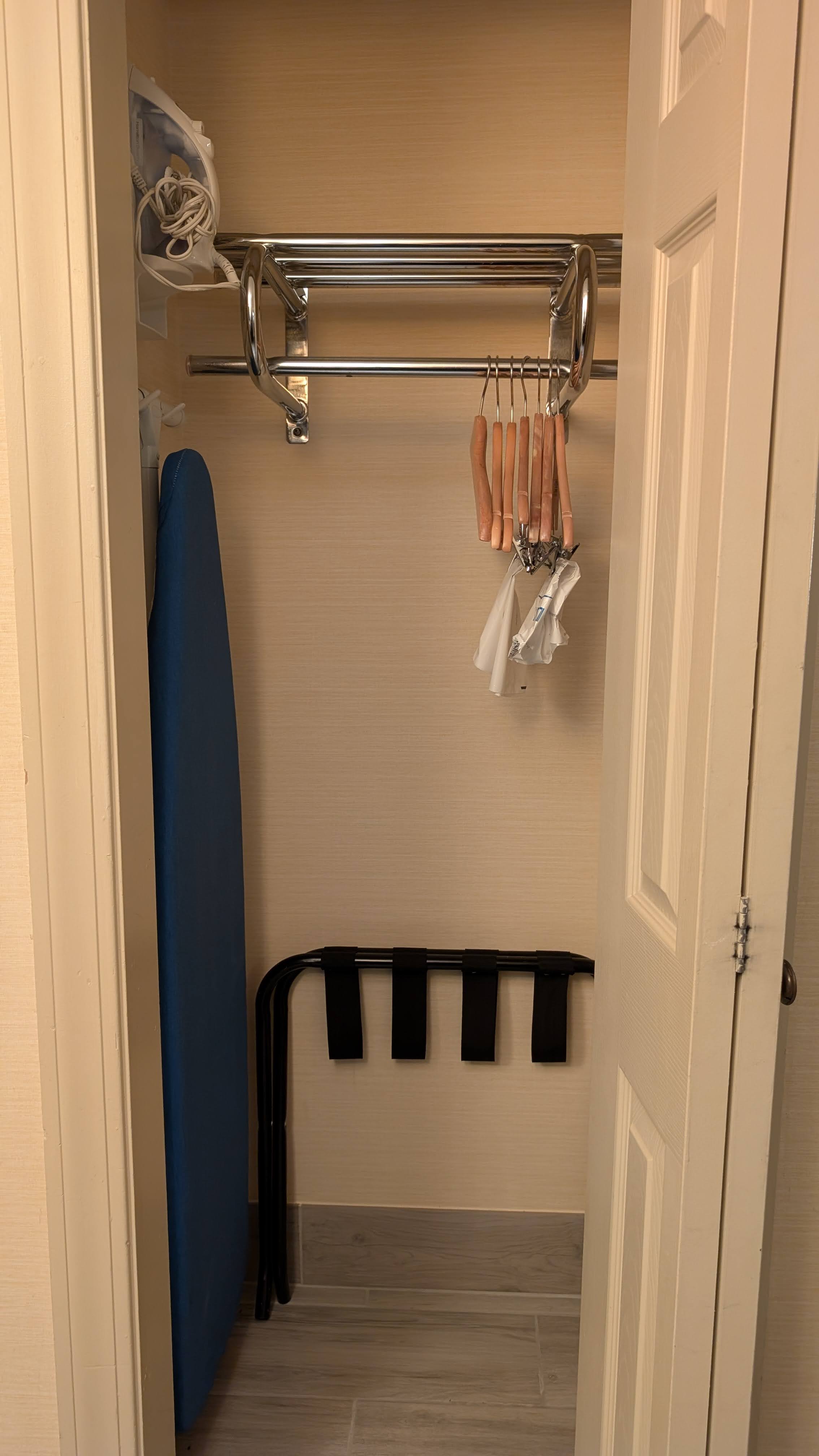 Wyndham Southbury guestroom closet