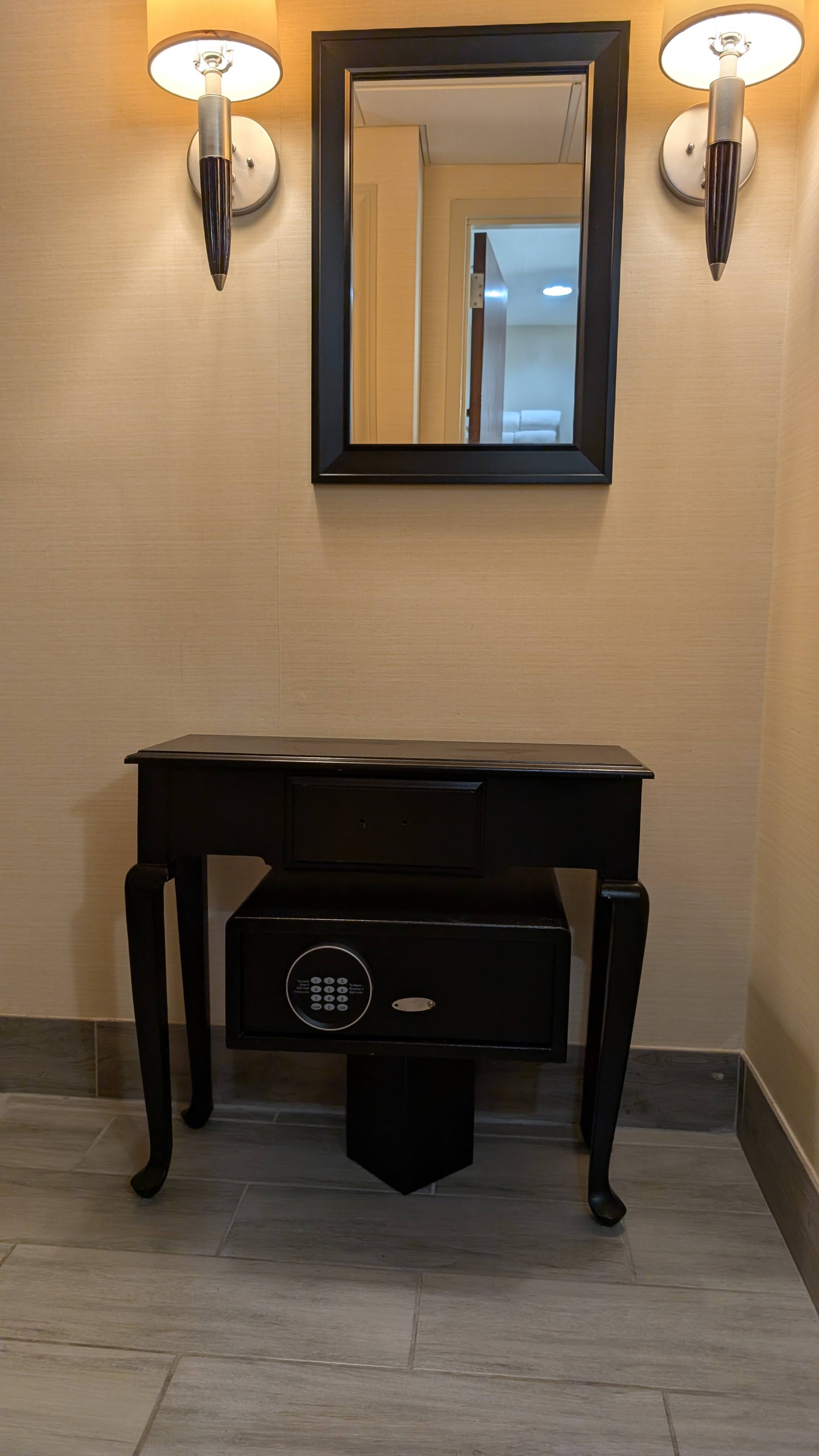 Wyndham Southbury guestroom entrance table and safe