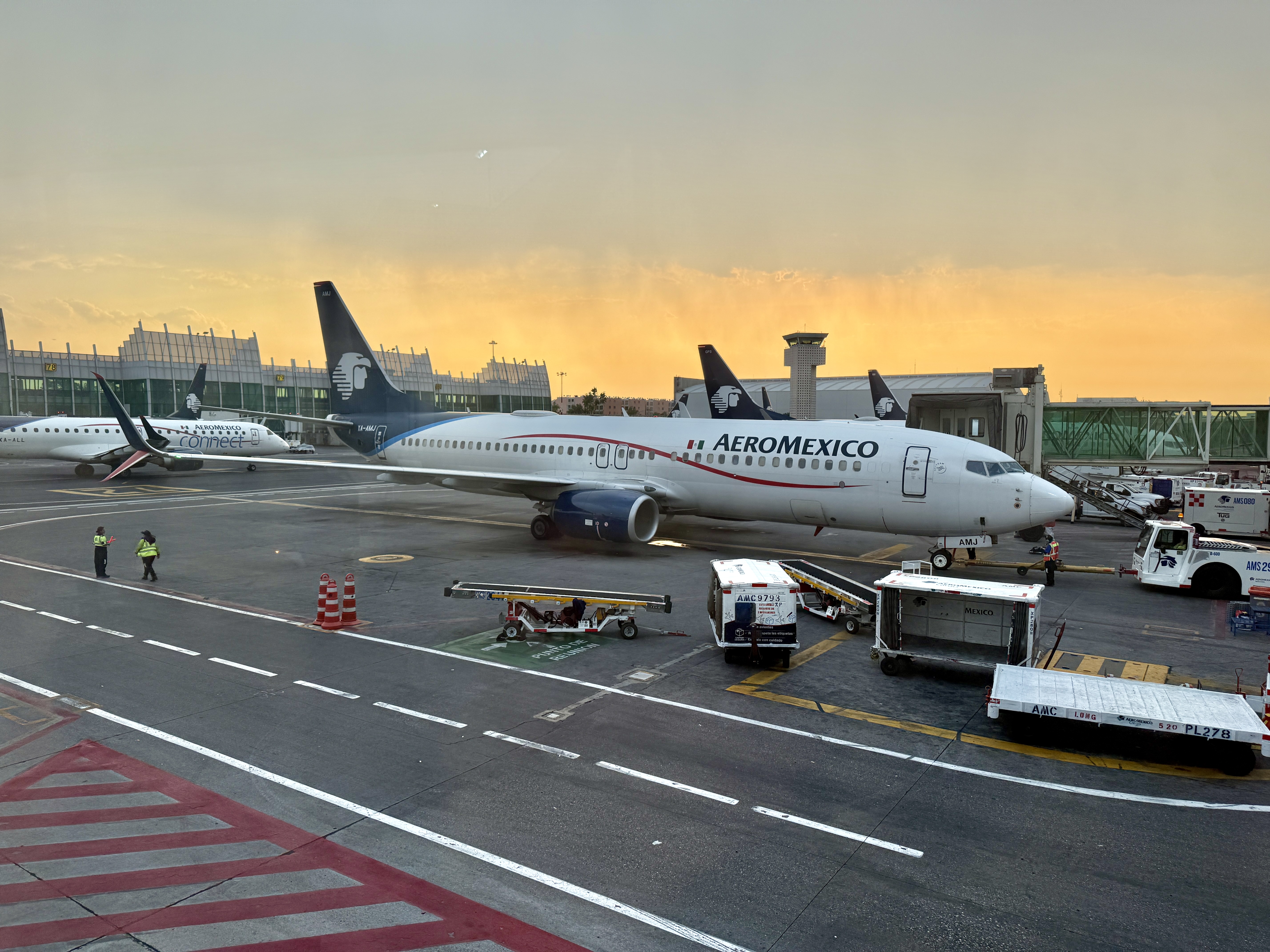 Aeromexico 737 at MEX Aeromexico 737 at MEX