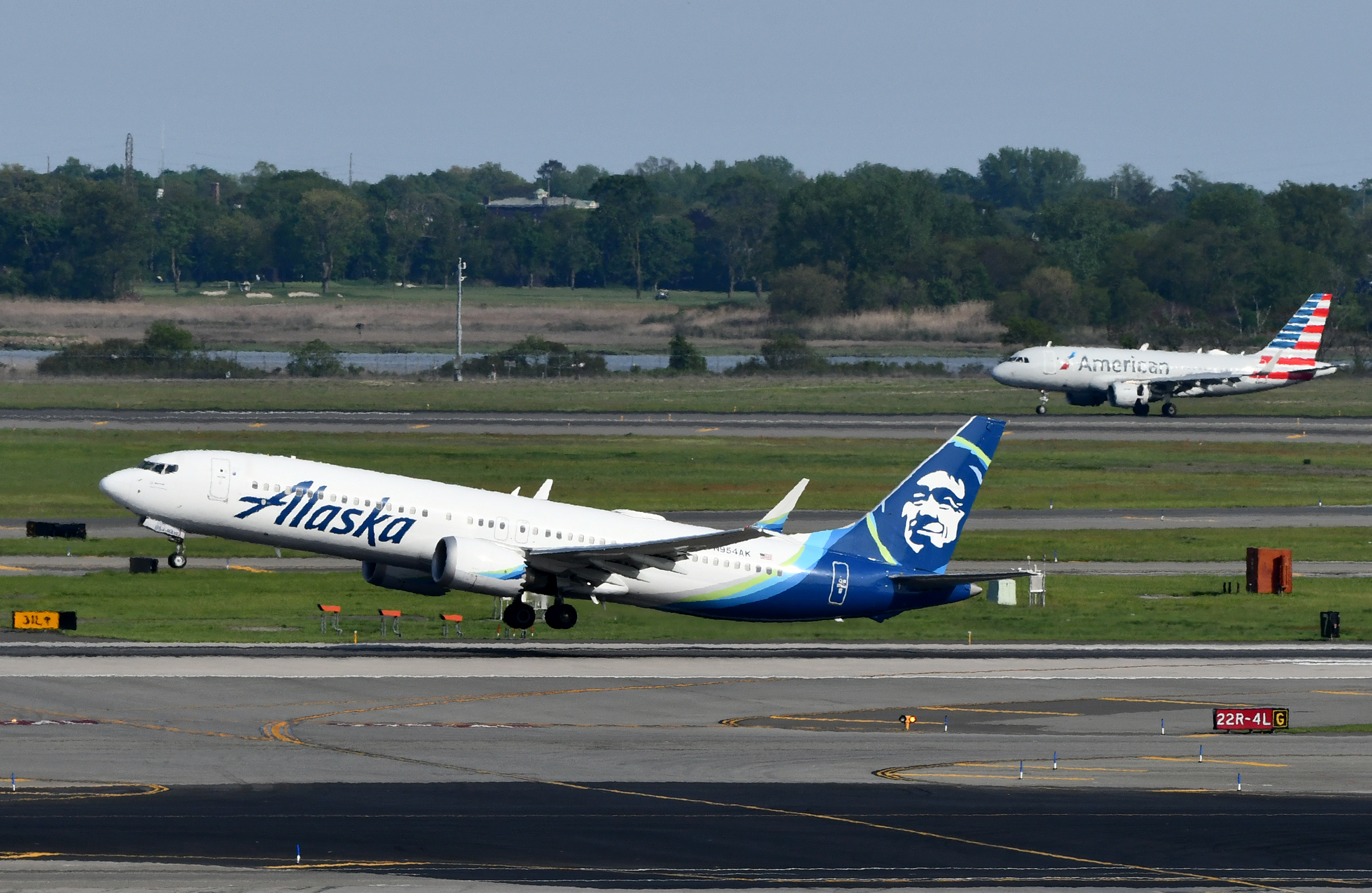 Alaska Airlines B737 MAX9 American Airlines JFK