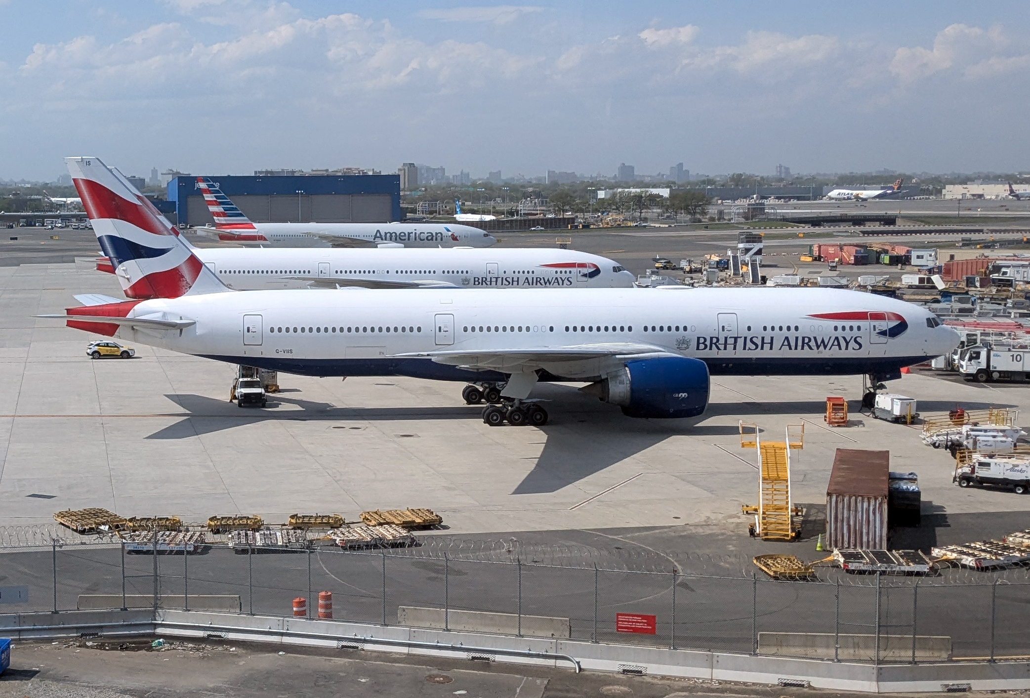 British Airways A350 1000 Club Suites review LAS LHR cabin 1 British Airways American Airlines 777 200ER parked JFK