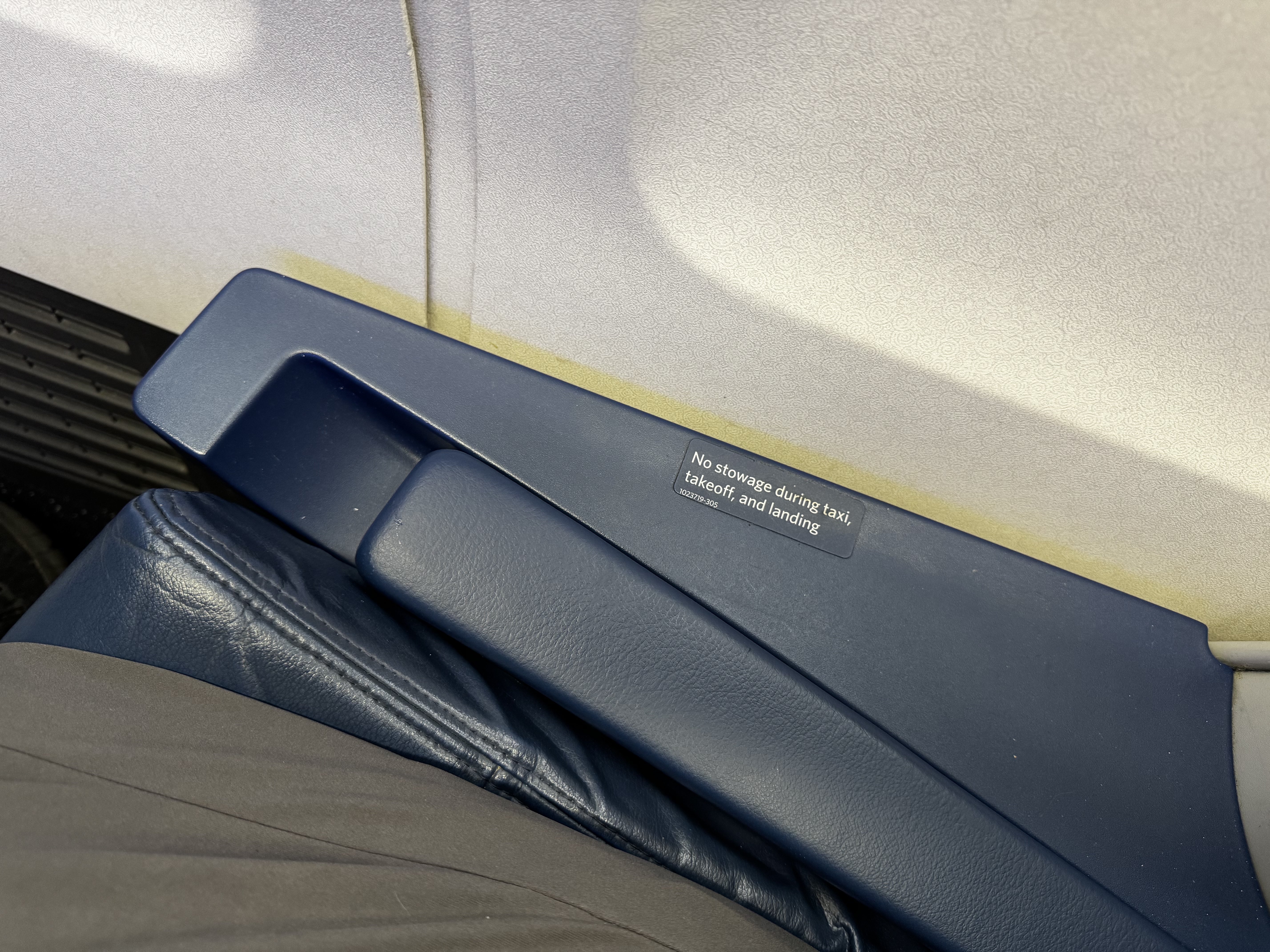 Delta One B757 200 LAX BOS adjustable armrest