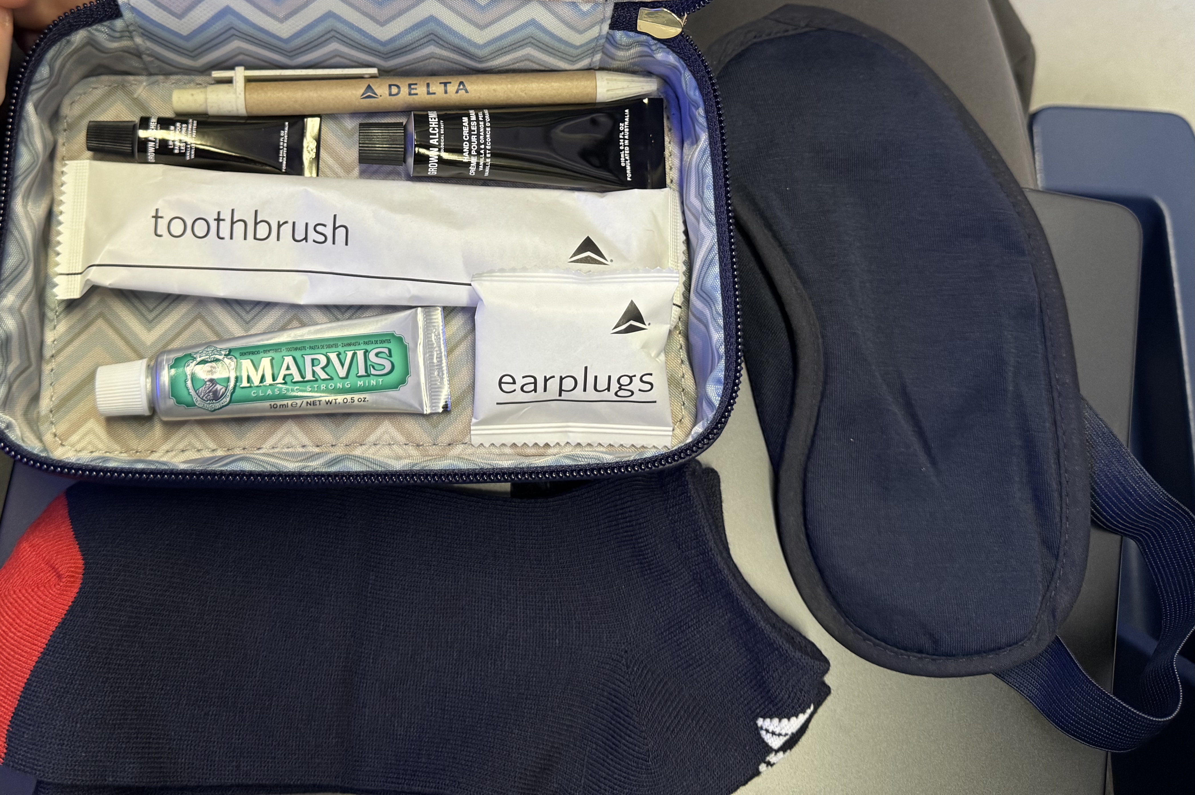 Delta One B757 200 LAX BOS amenity kit contents