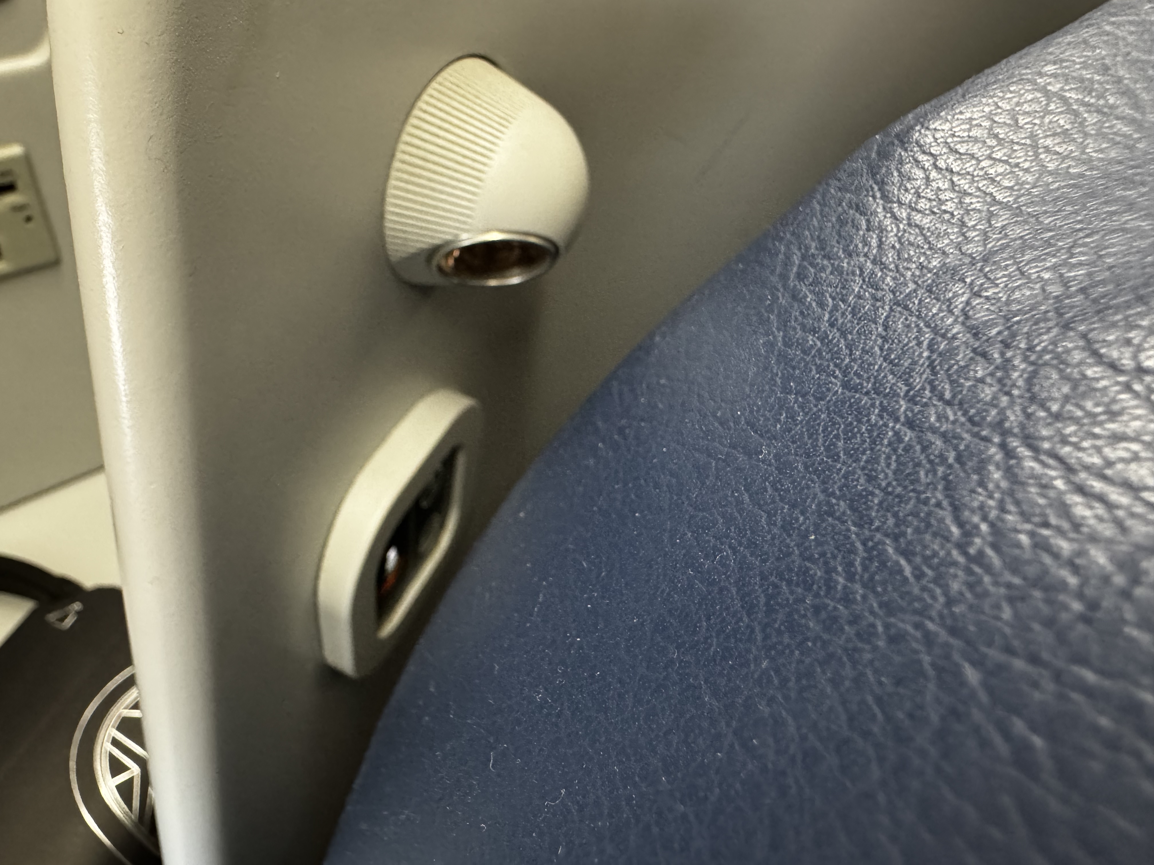 Delta One B757 200 LAX BOS reading light