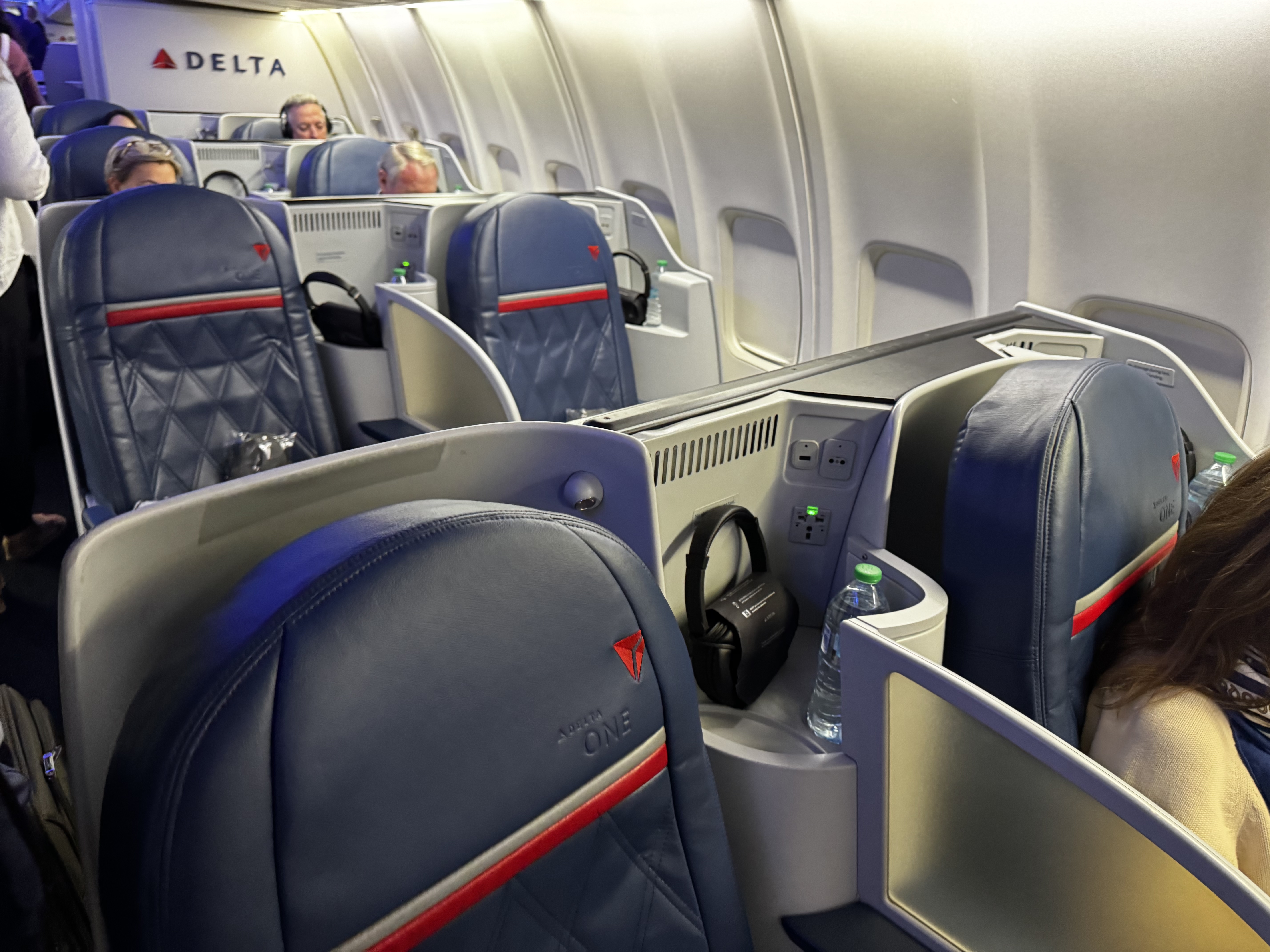 Delta One B757 200 LAX BOS right side