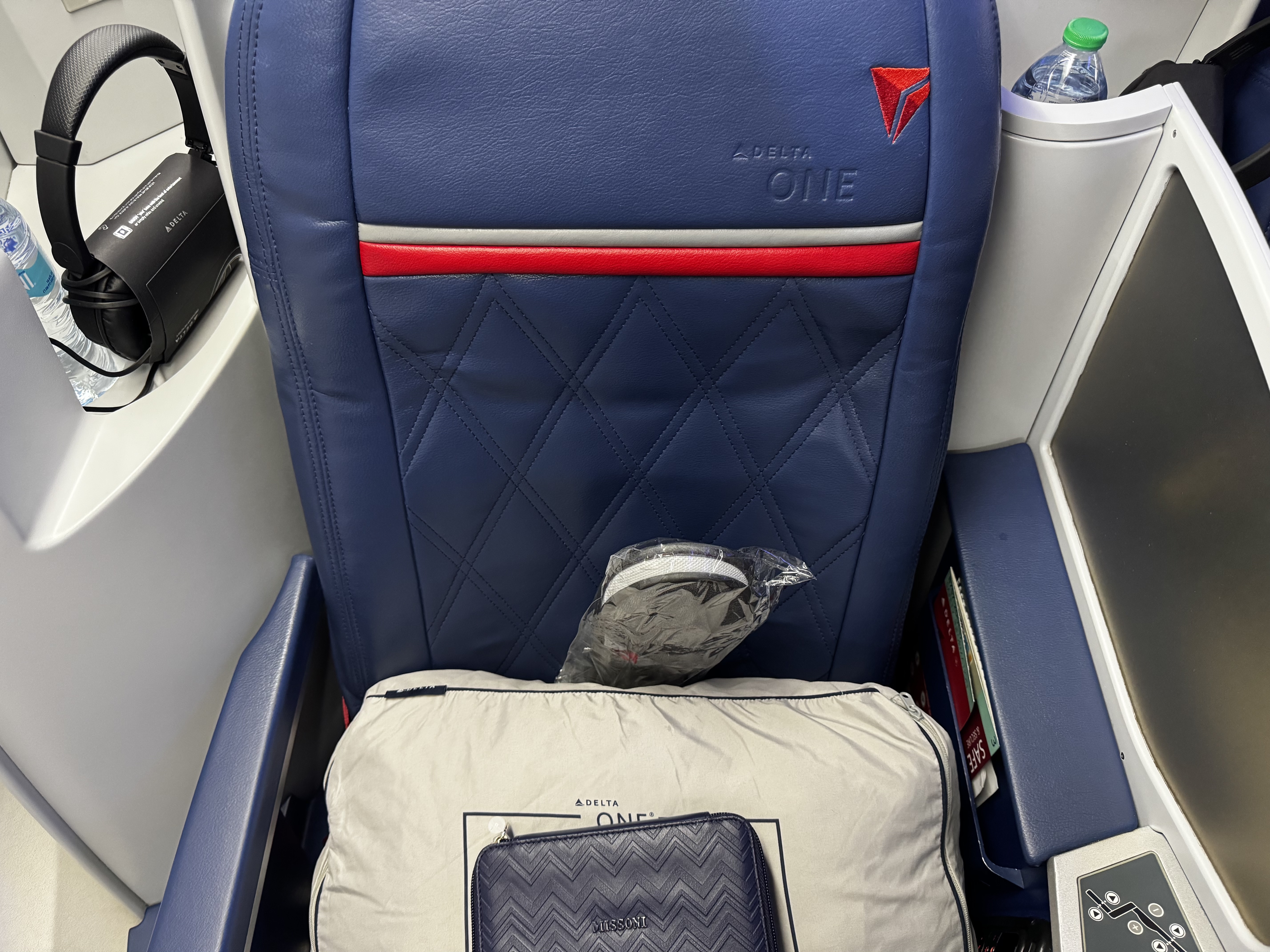 Delta One B757 200 LAX BOS seat 3D