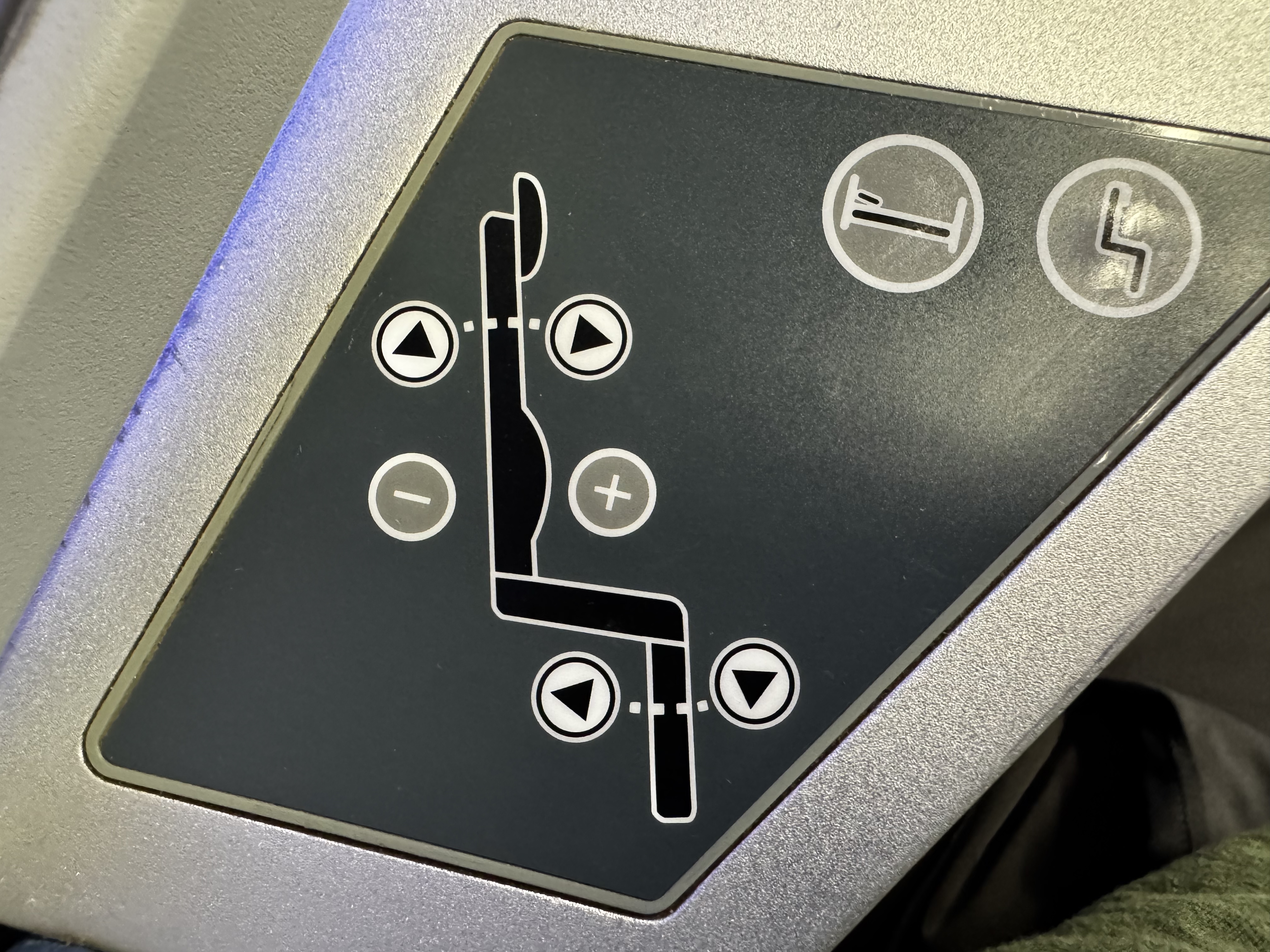 Delta One B757 200 LAX BOS seat controls