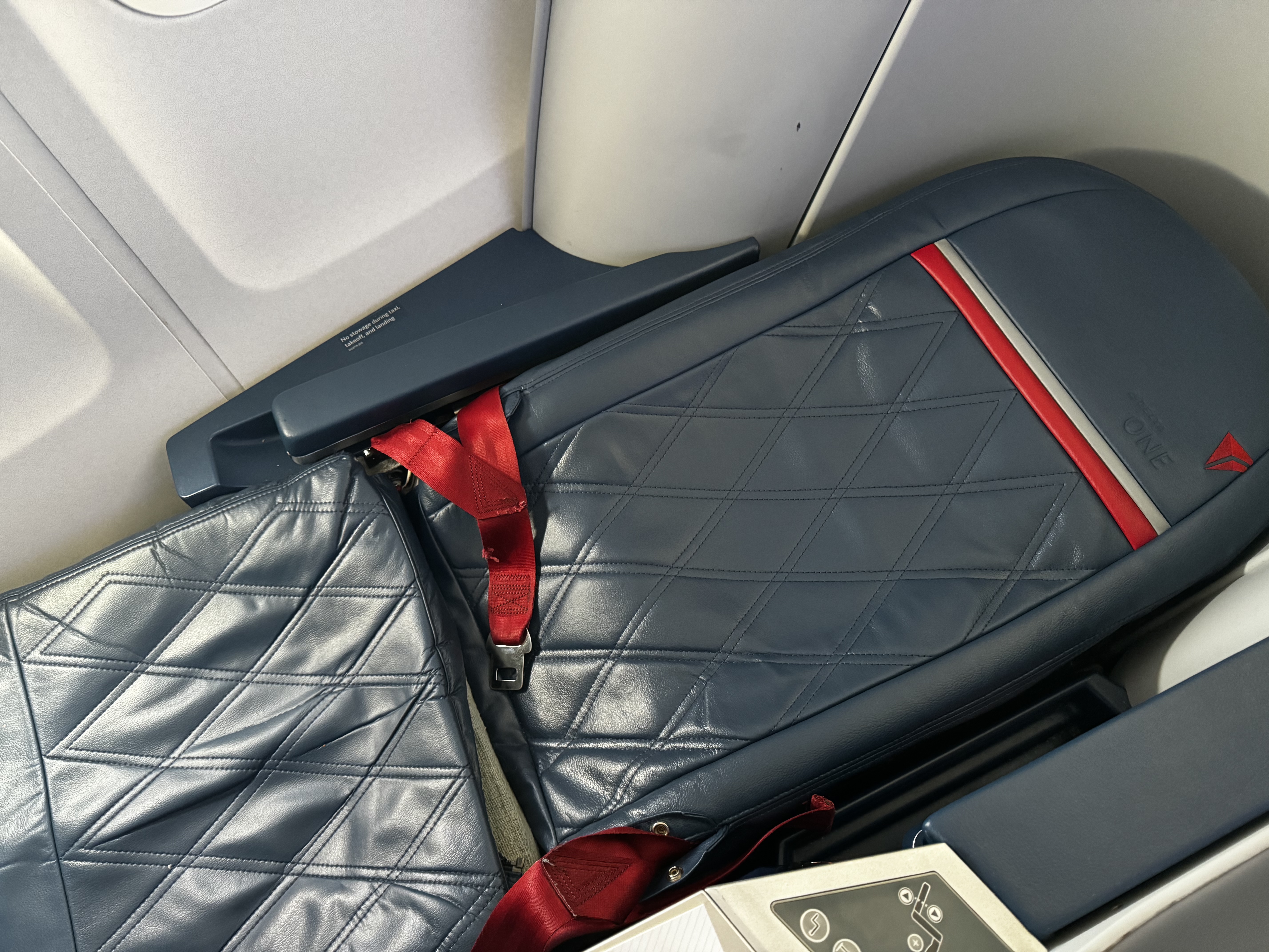 Delta One B757 200 LAX BOS seat lie flat position