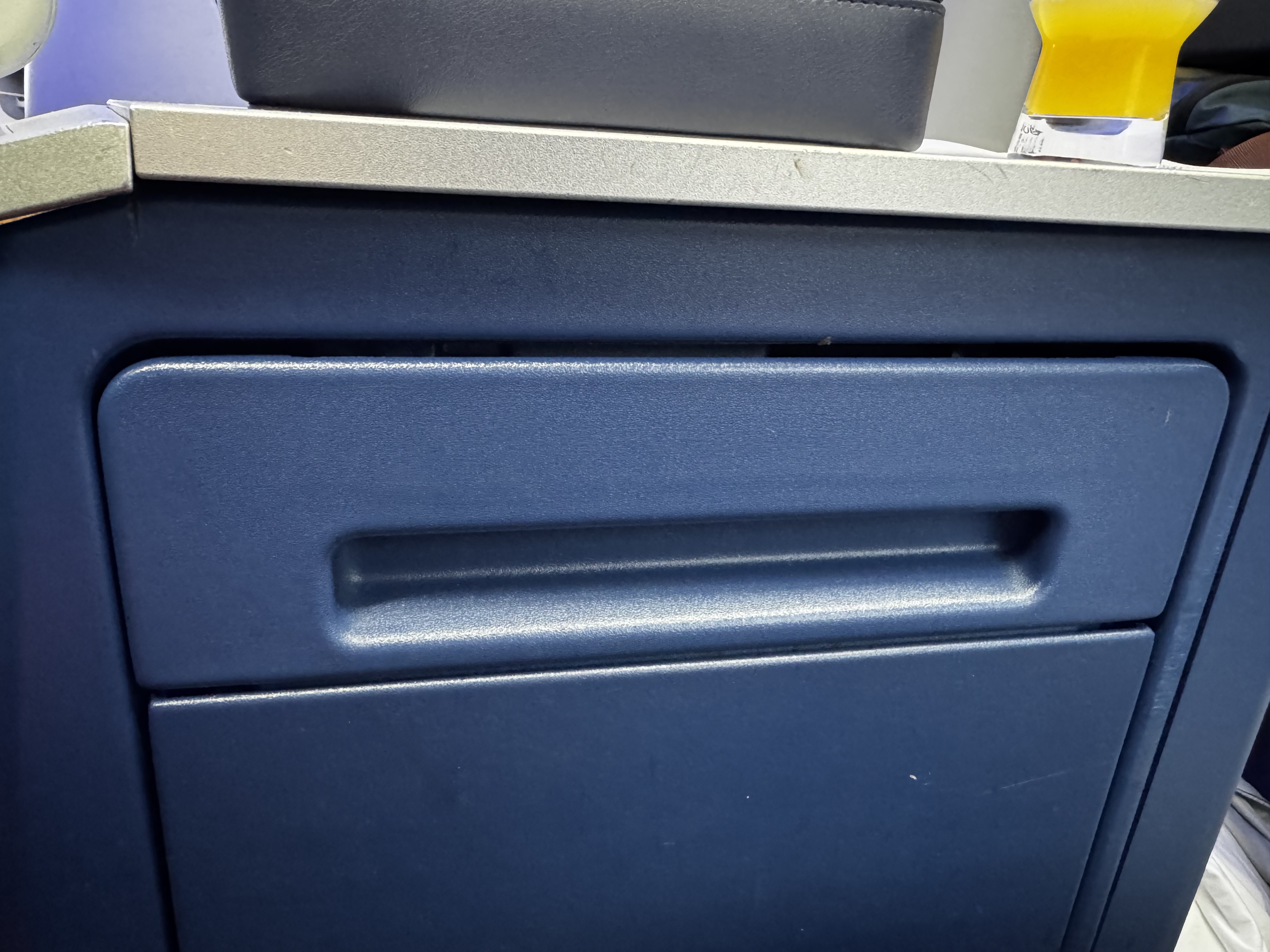 Delta One B757 200 LAX BOS tray table location