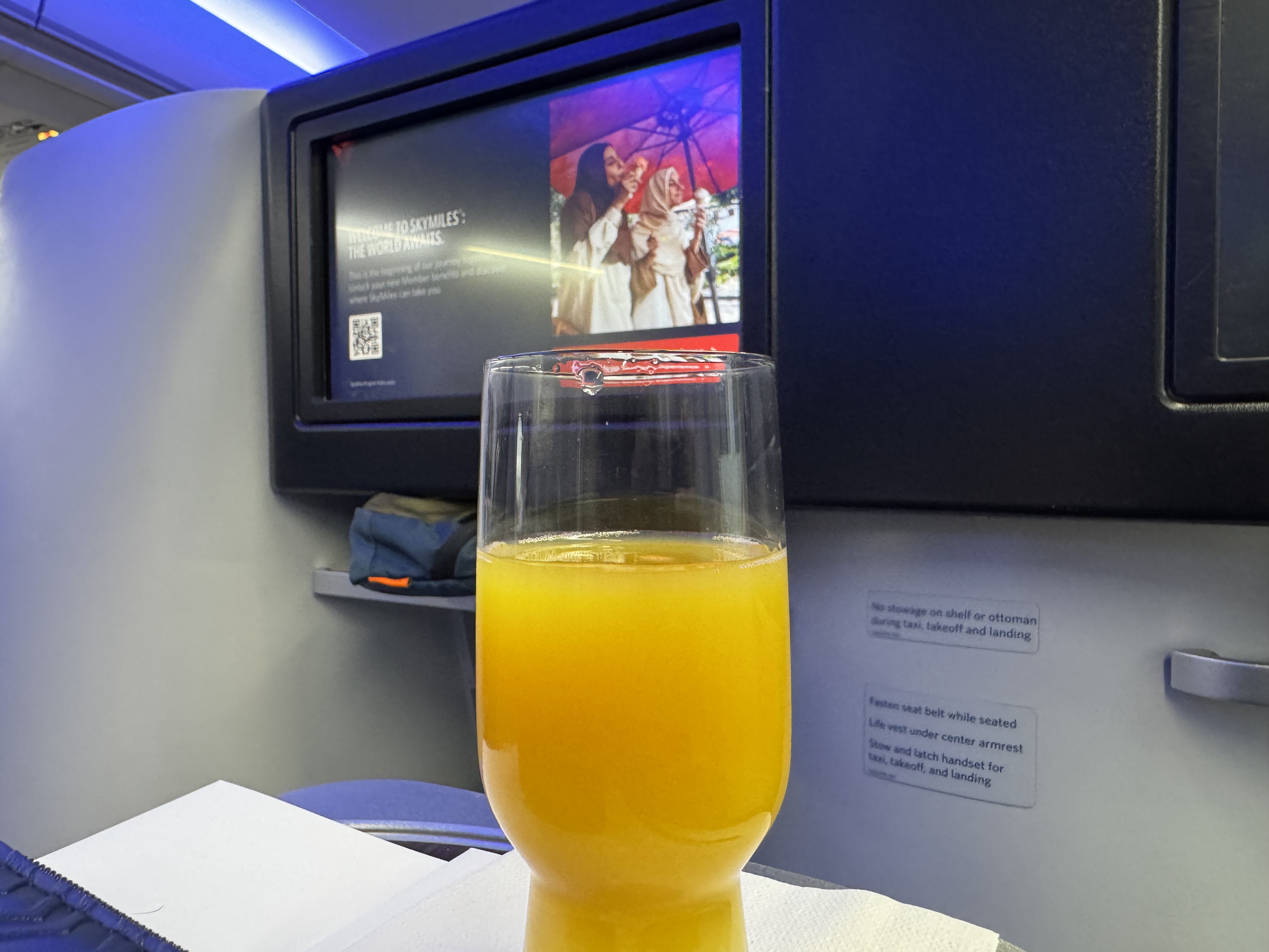Delta One B757 200 LAX BOS welcome drink