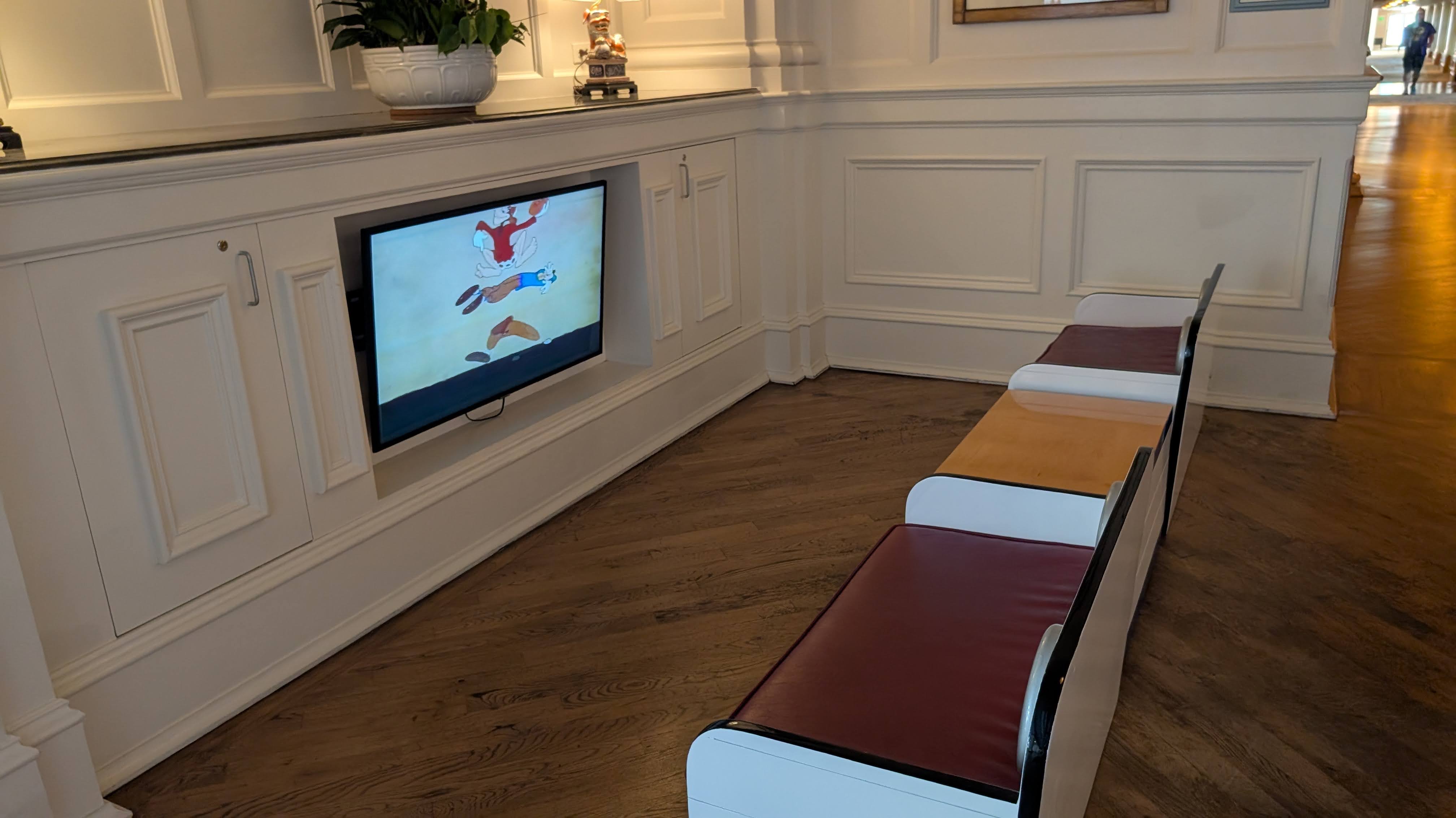 Disneys Yacht Club Resort lobby kids TV Disneys Yacht Club Resort lobby kids TV