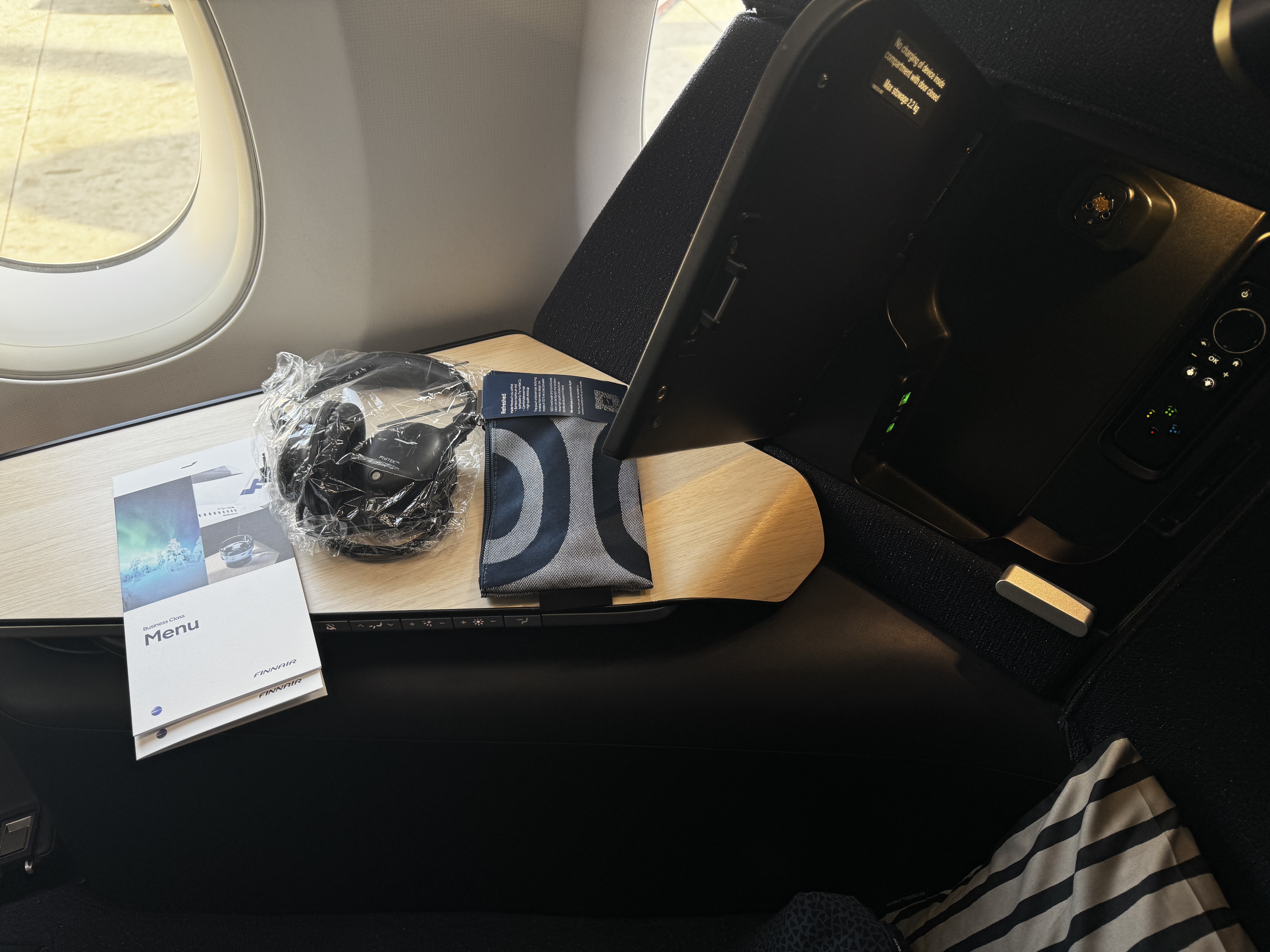 Finnair A350XWB business class items by window