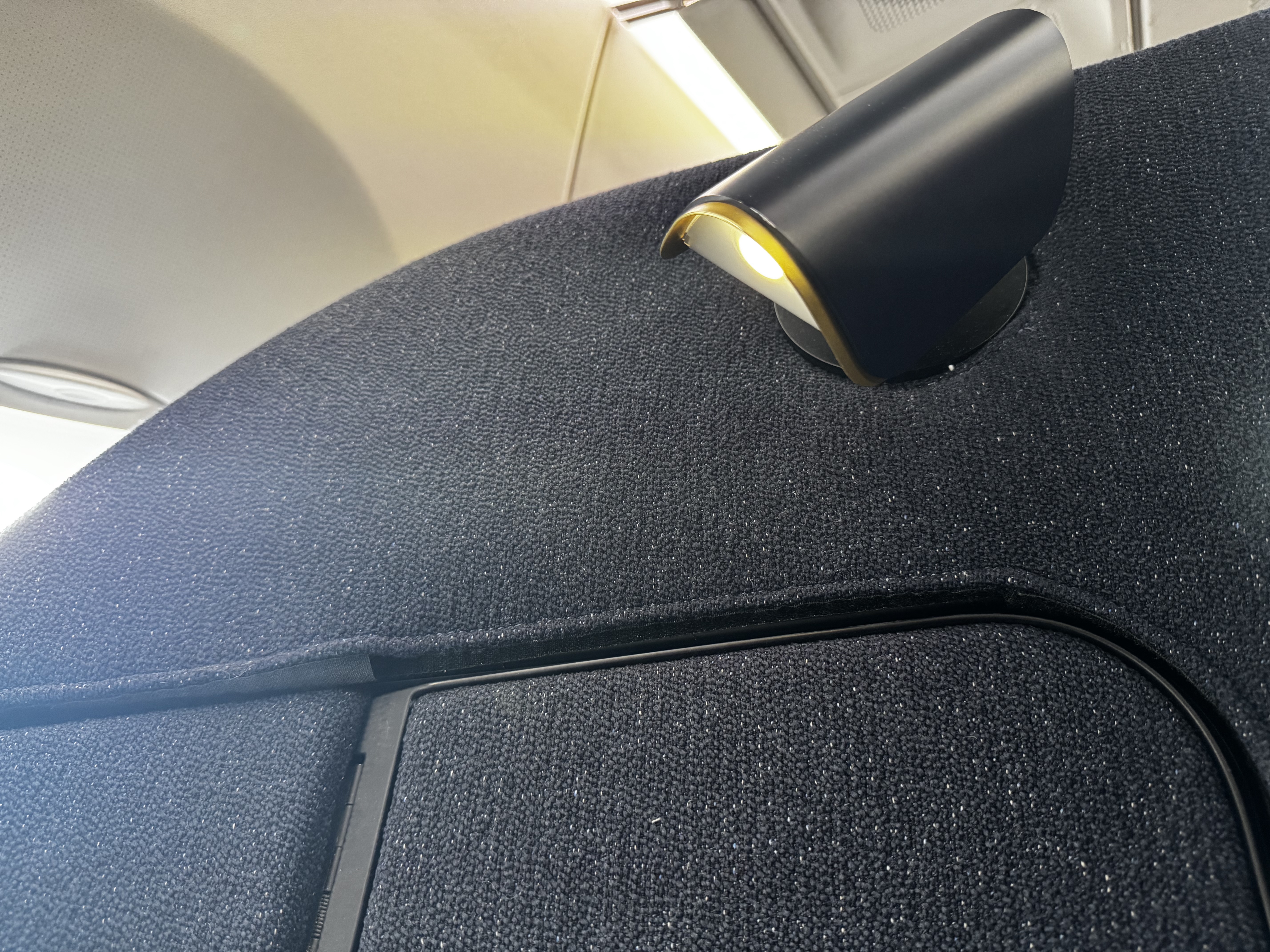 Finnair A350XWB business class lamp