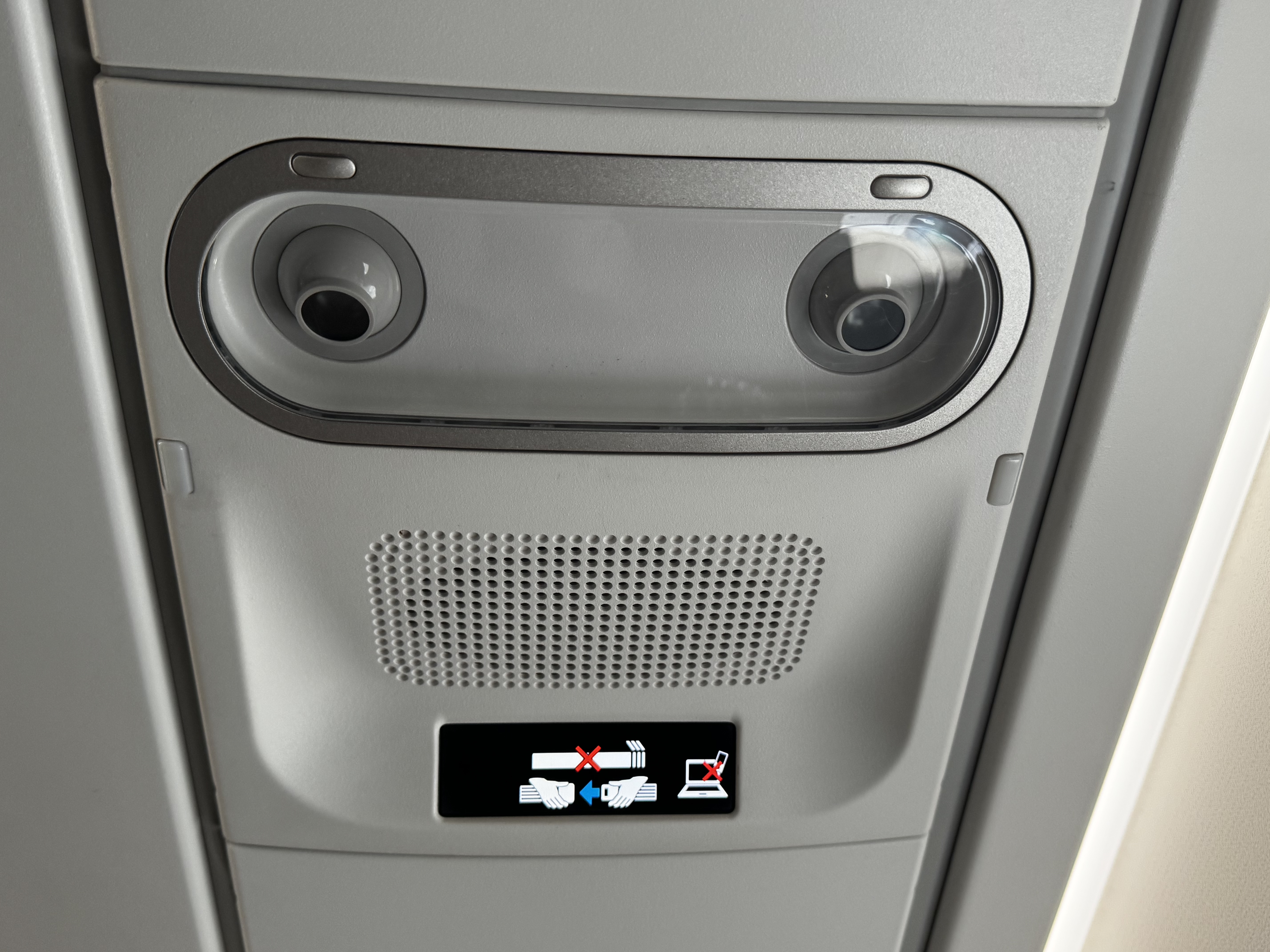 Finnair A350XWB business class overhead lights